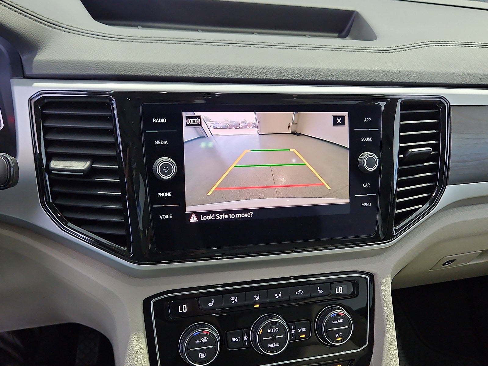 2023 Volkswagen Atlas 3.6L V6 SE w/Technology