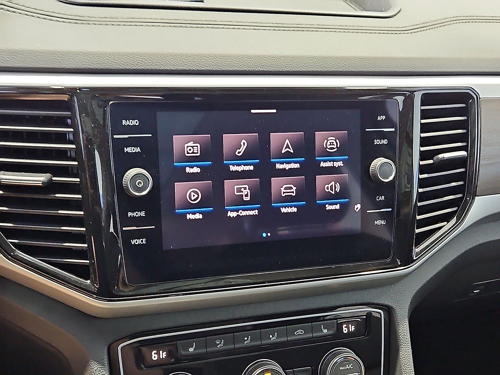 2023 Volkswagen Atlas 3.6L V6 SE w/Technology