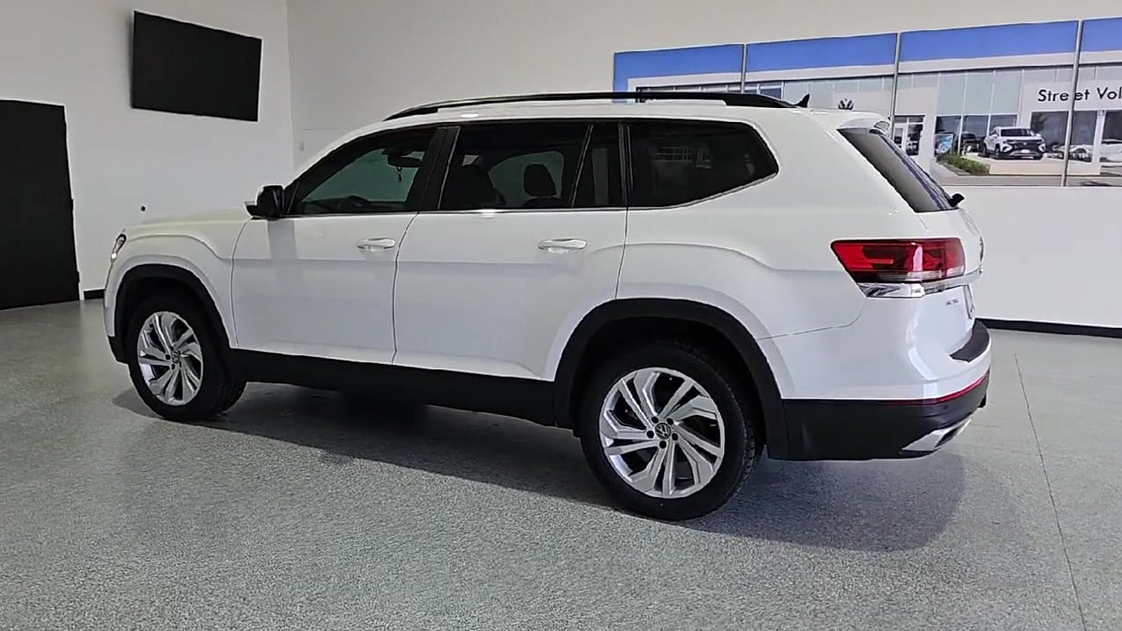2023 Volkswagen Atlas 3.6L V6 SE w/Technology
