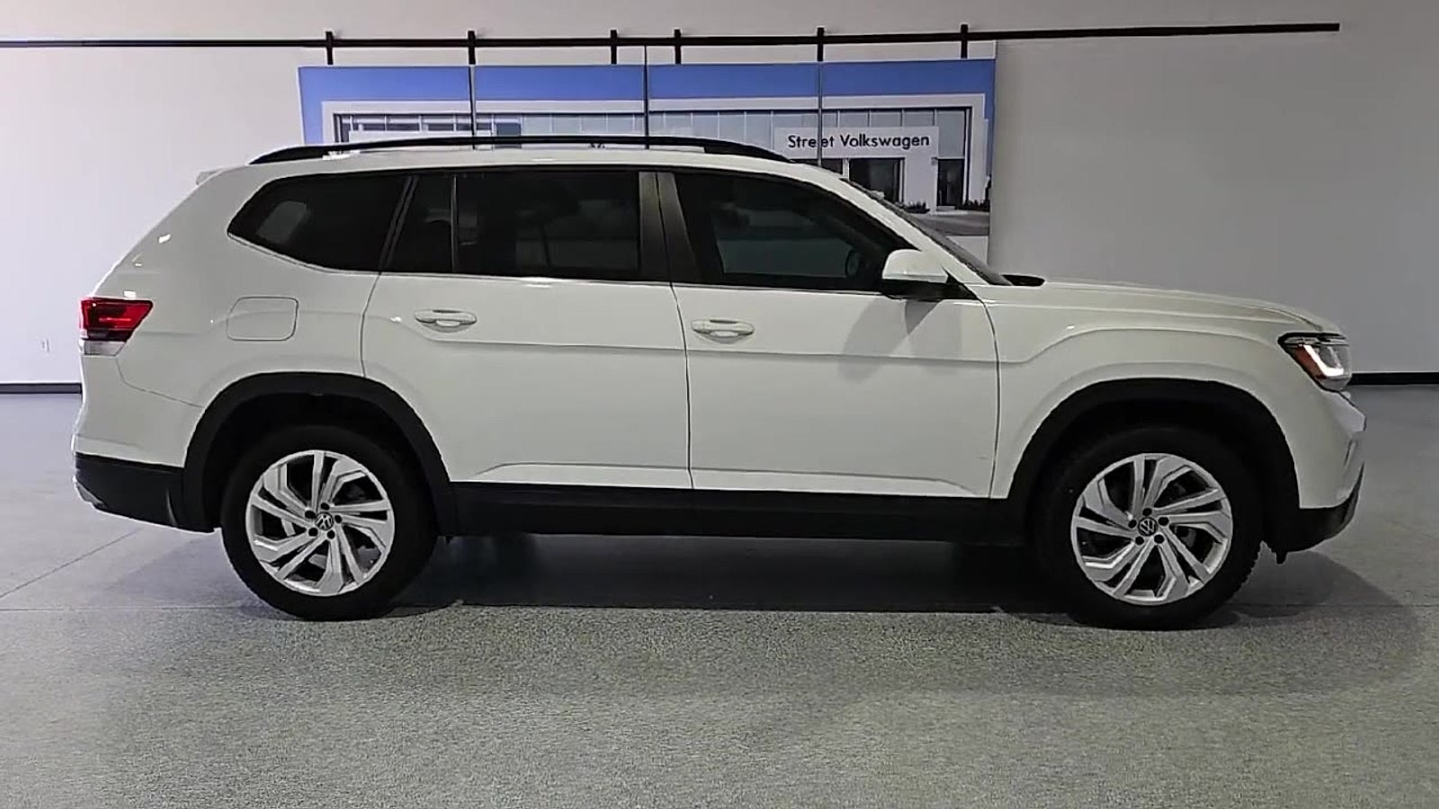 2023 Volkswagen Atlas 3.6L V6 SE w/Technology
