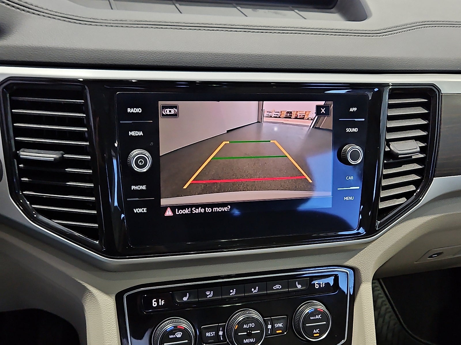 2023 Volkswagen Atlas 3.6L V6 SE w/Technology