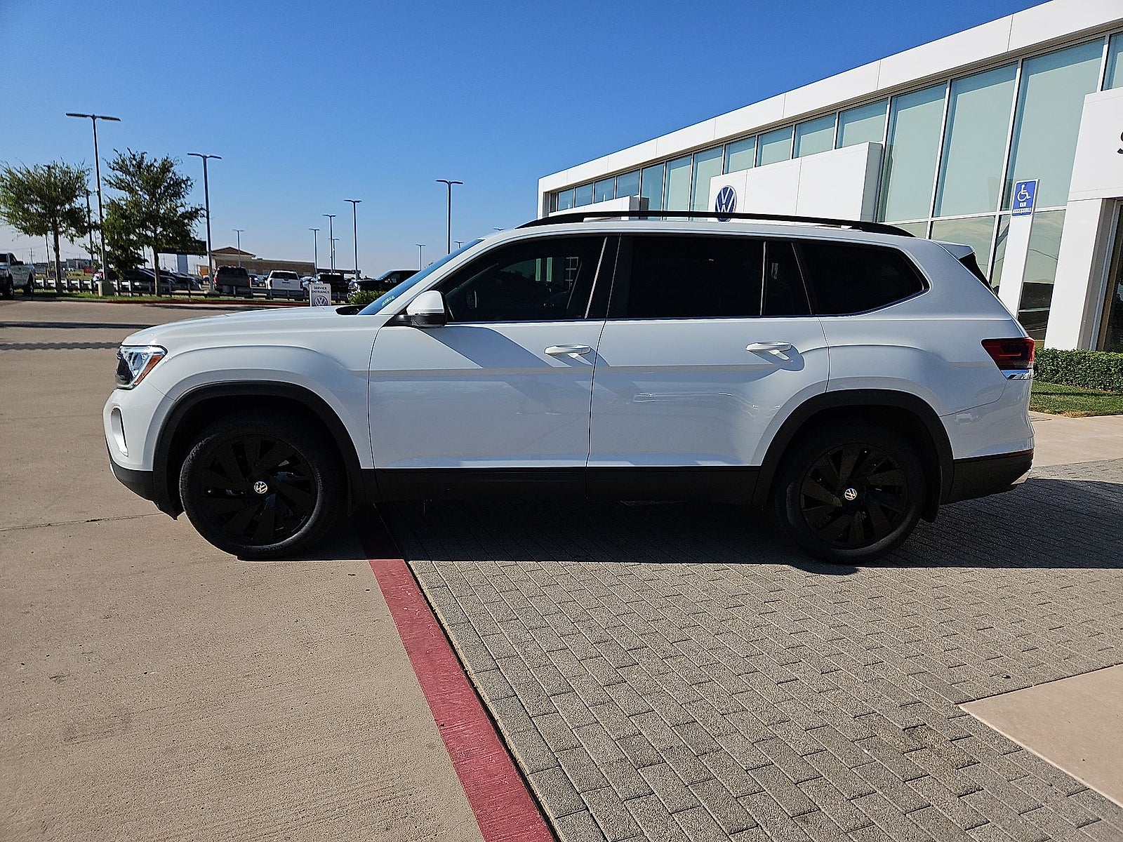 2025 Volkswagen Atlas 2.0T SE w/Technology