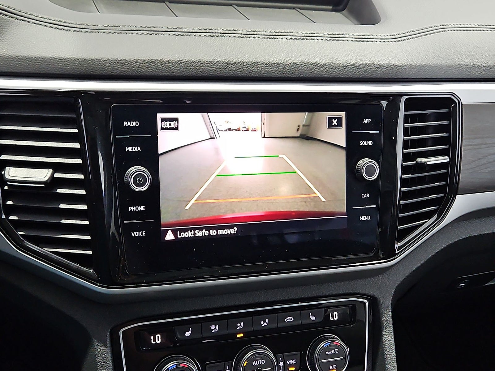 2023 Volkswagen Atlas 3.6L V6 SE w/Technology