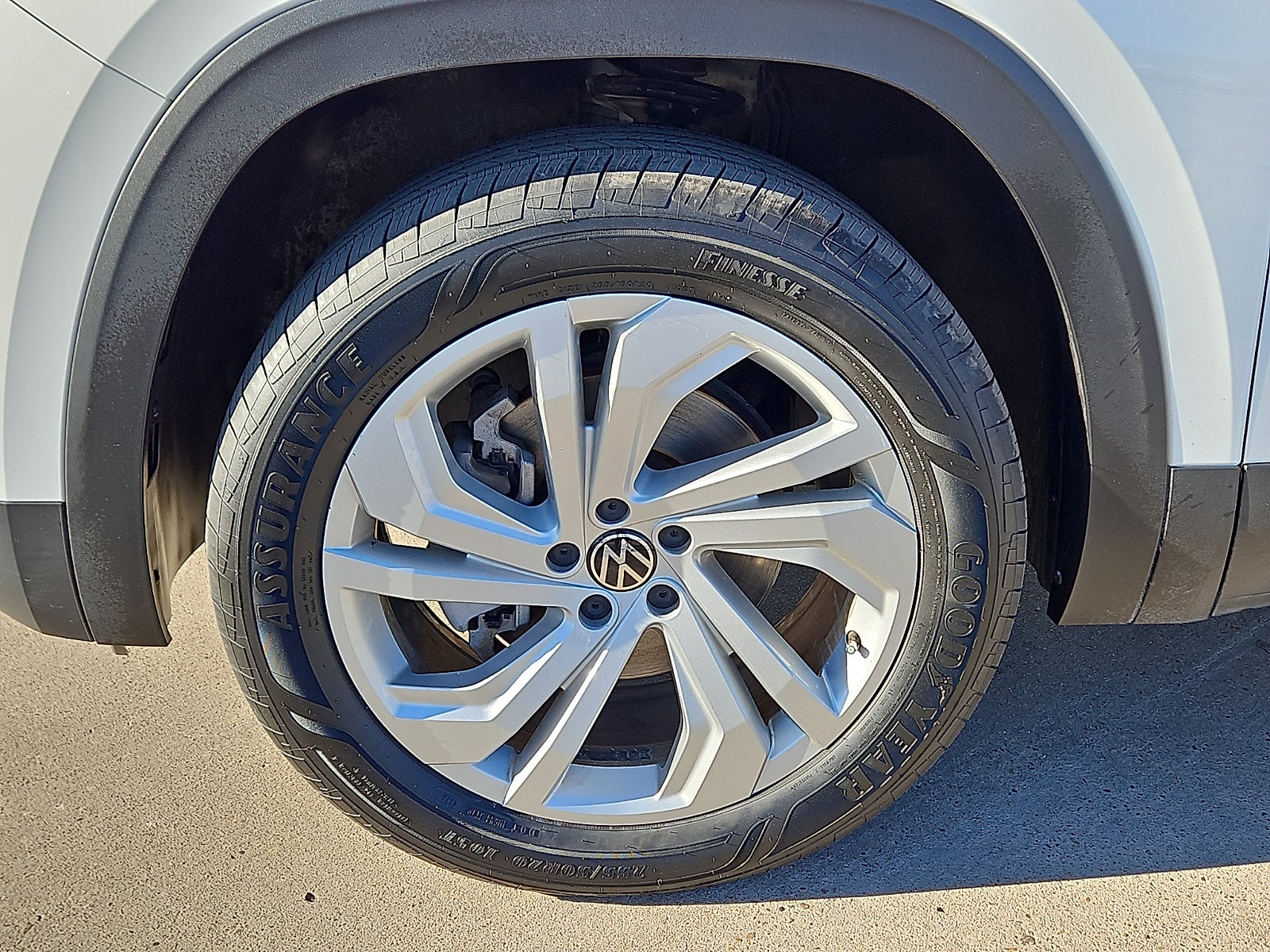 2023 Volkswagen Atlas 3.6L V6 SE w/Technology