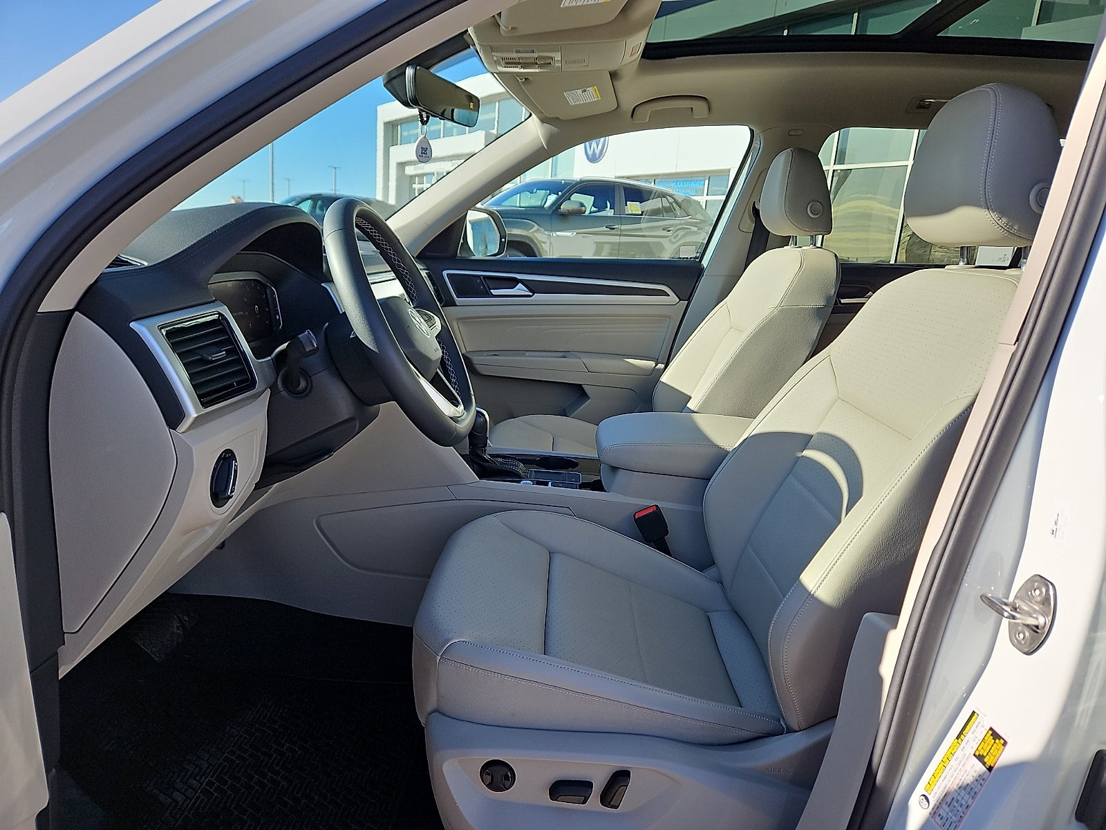 2023 Volkswagen Atlas 3.6L V6 SE w/Technology