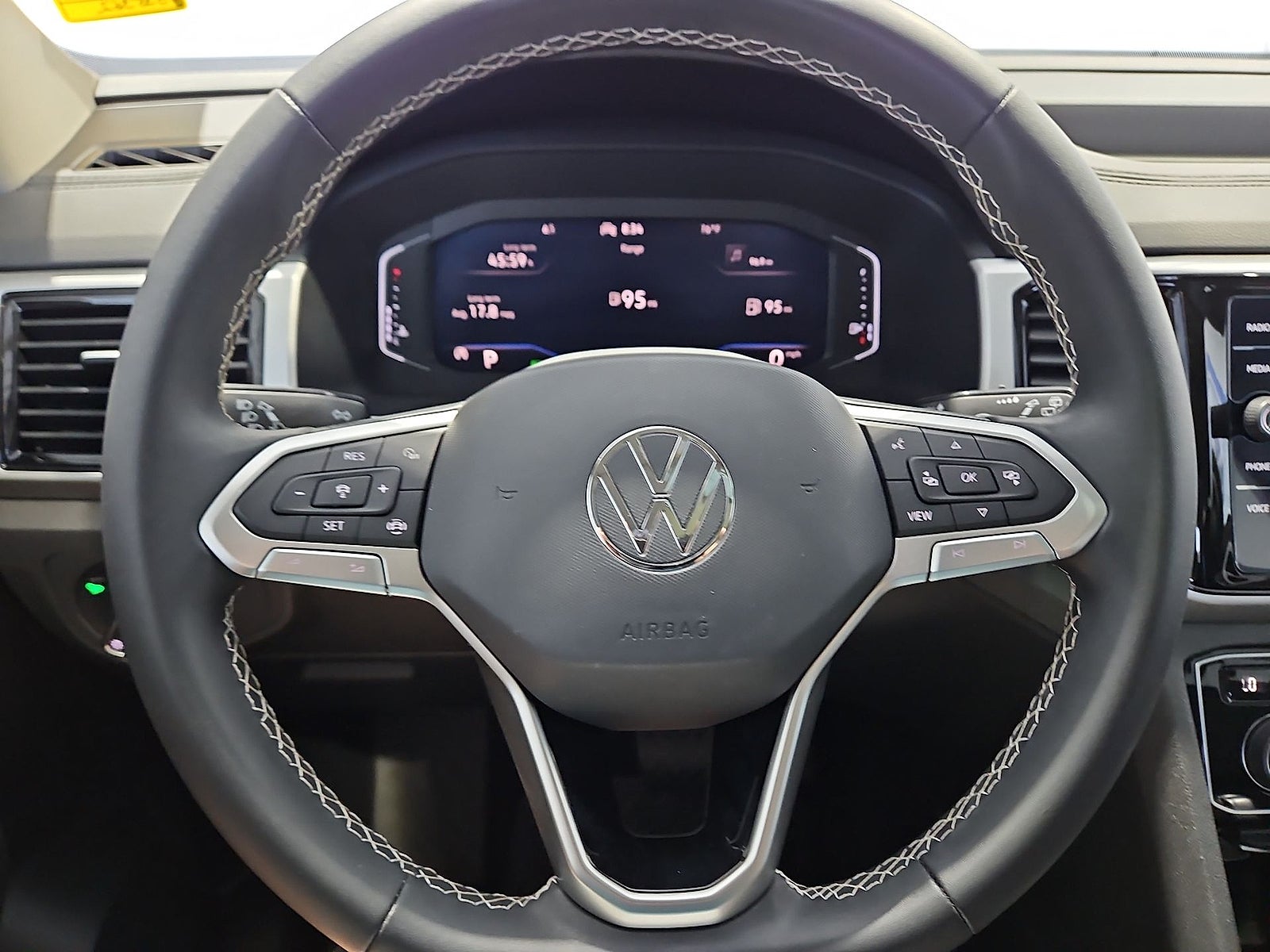 2023 Volkswagen Atlas 3.6L V6 SE w/Technology