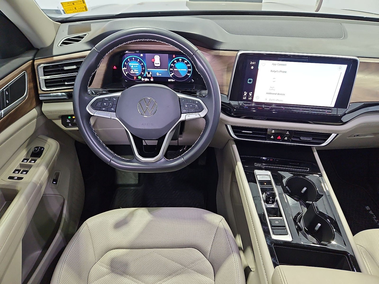 2024 Volkswagen Atlas 2.0T SE w/Technology