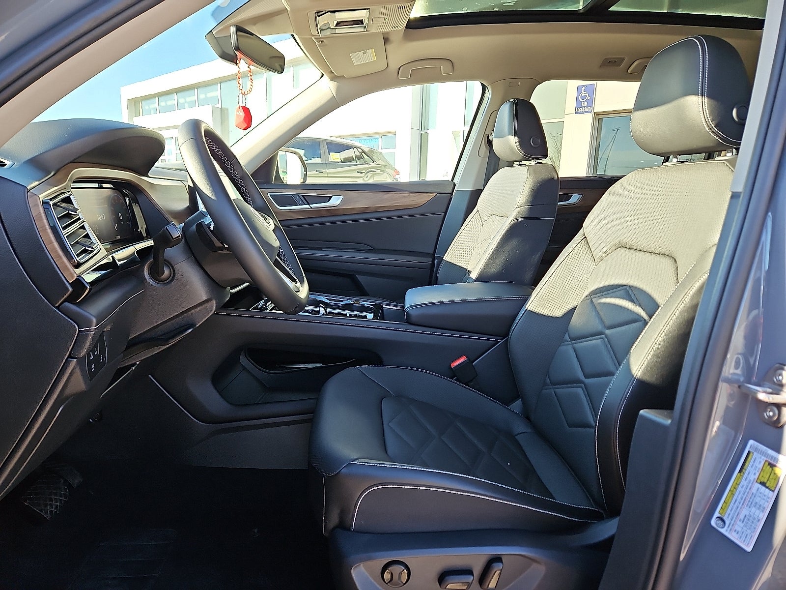 2025 Volkswagen Atlas 2.0T SE w/Technology