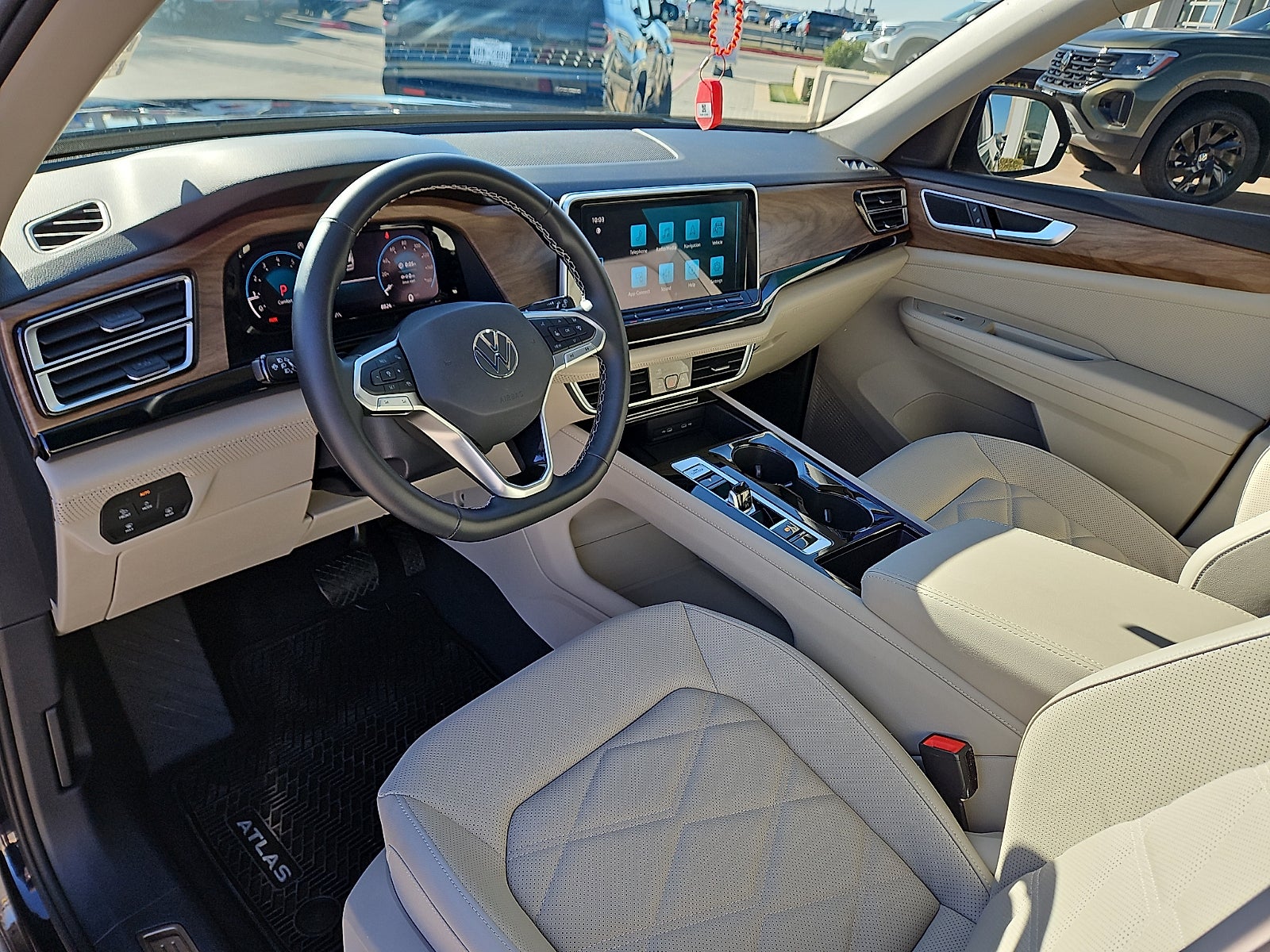 2025 Volkswagen Atlas 2.0T SE w/Technology