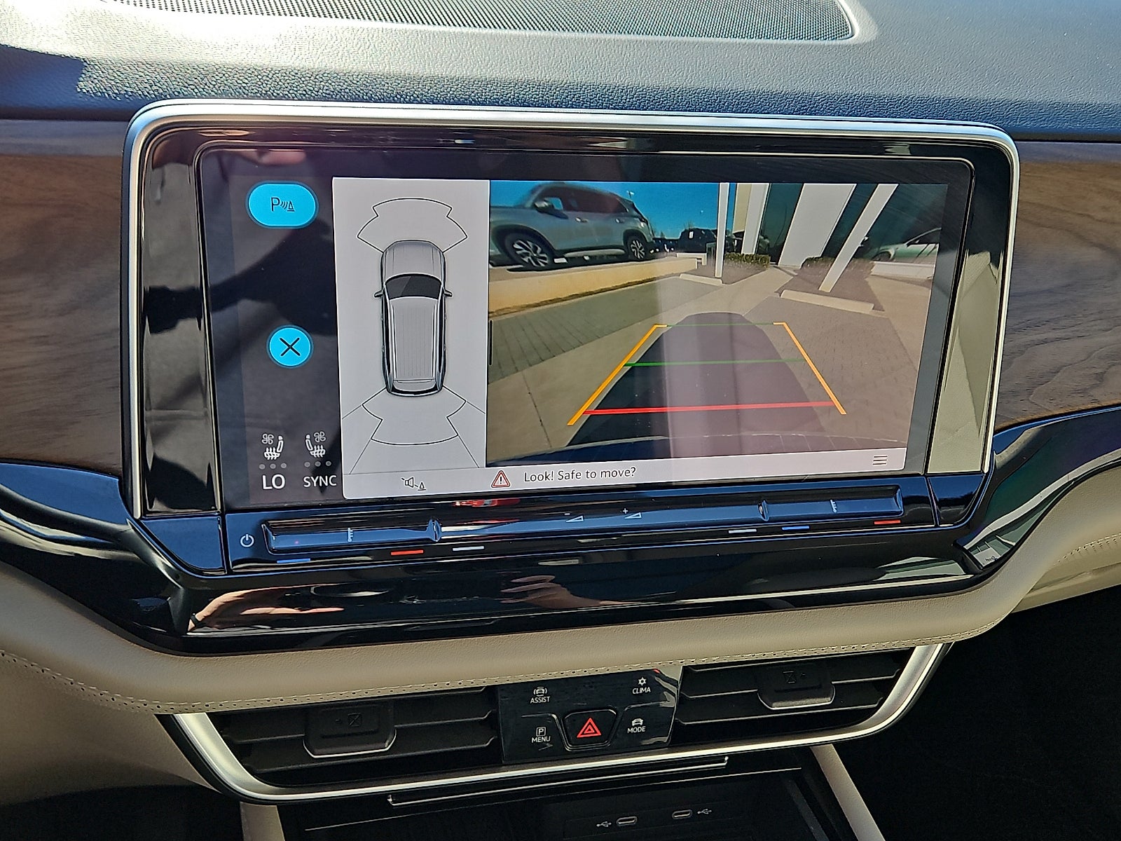 2025 Volkswagen Atlas 2.0T SE w/Technology