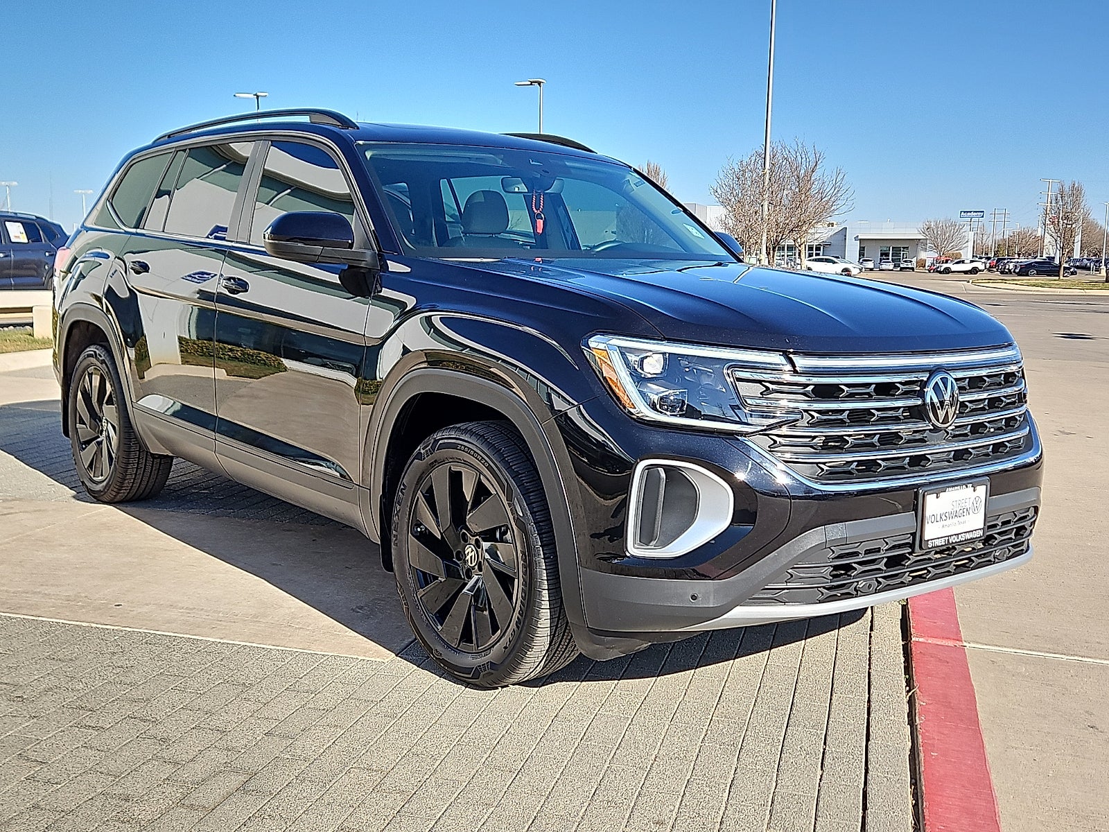 2025 Volkswagen Atlas 2.0T SE w/Technology