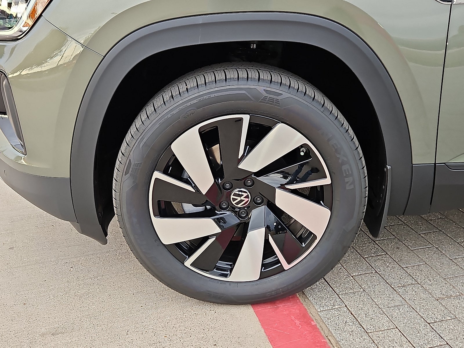 2026 Volkswagen Atlas Cross Sport 2.0T SE w/Technology