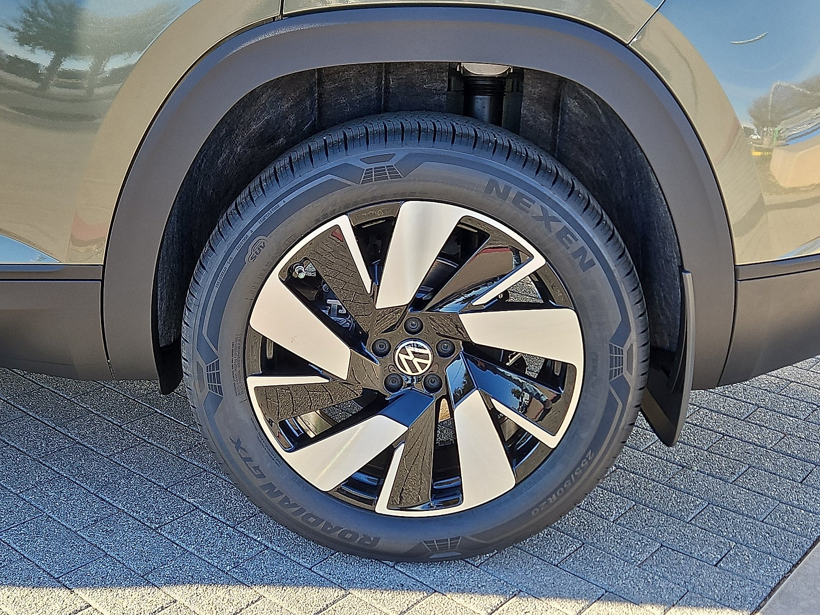 2026 Volkswagen Atlas Cross Sport 2.0T SE w/Technology