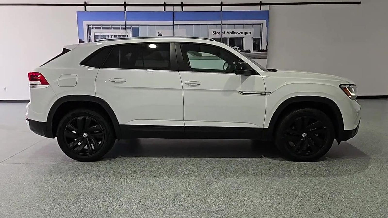2022 Volkswagen Atlas Cross Sport 3.6L V6 SE w/Technology