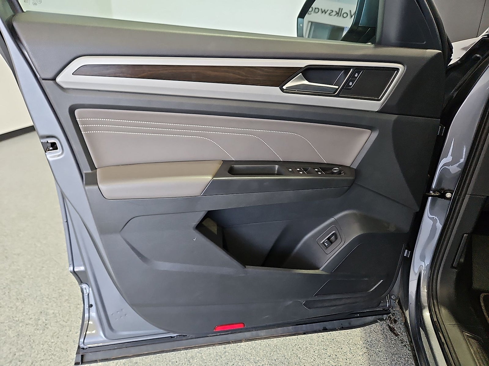 2023 Volkswagen Atlas 2.0T SE w/Technology