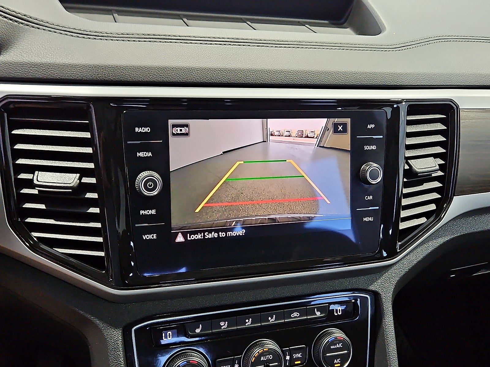 2023 Volkswagen Atlas 3.6L V6 SE w/Technology