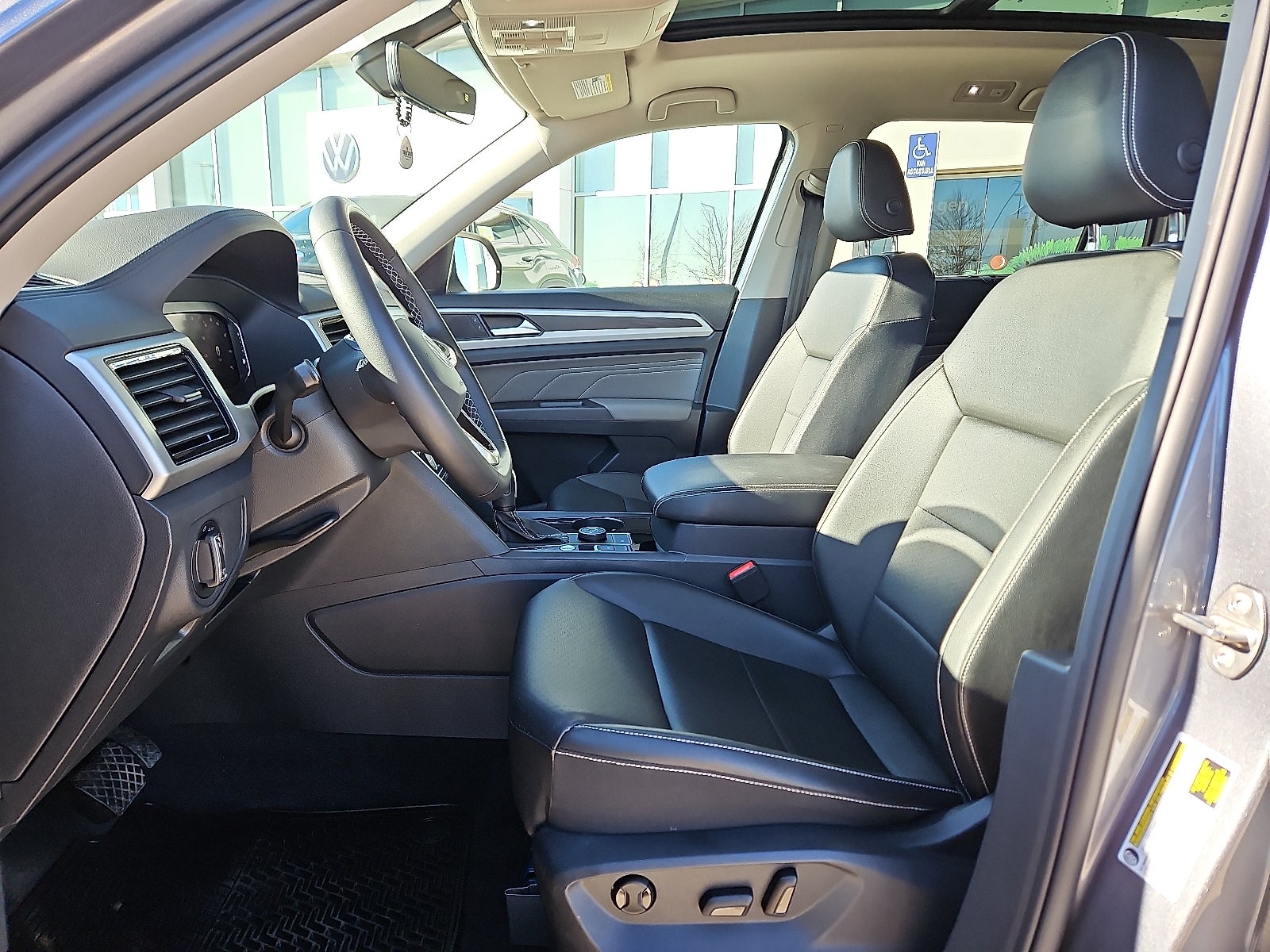 2023 Volkswagen Atlas 3.6L V6 SE w/Technology