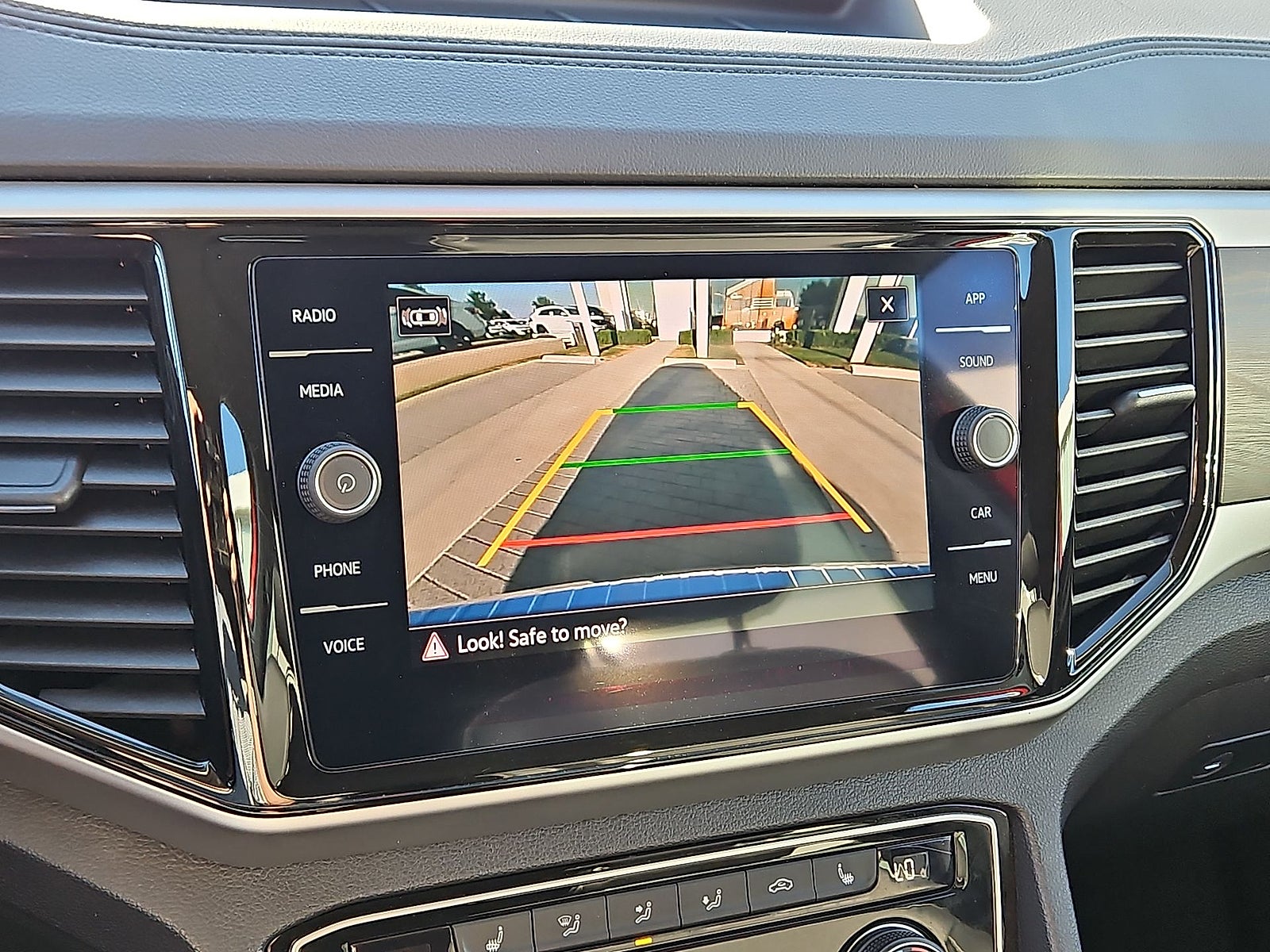 2023 Volkswagen Atlas 3.6L V6 SE w/Technology