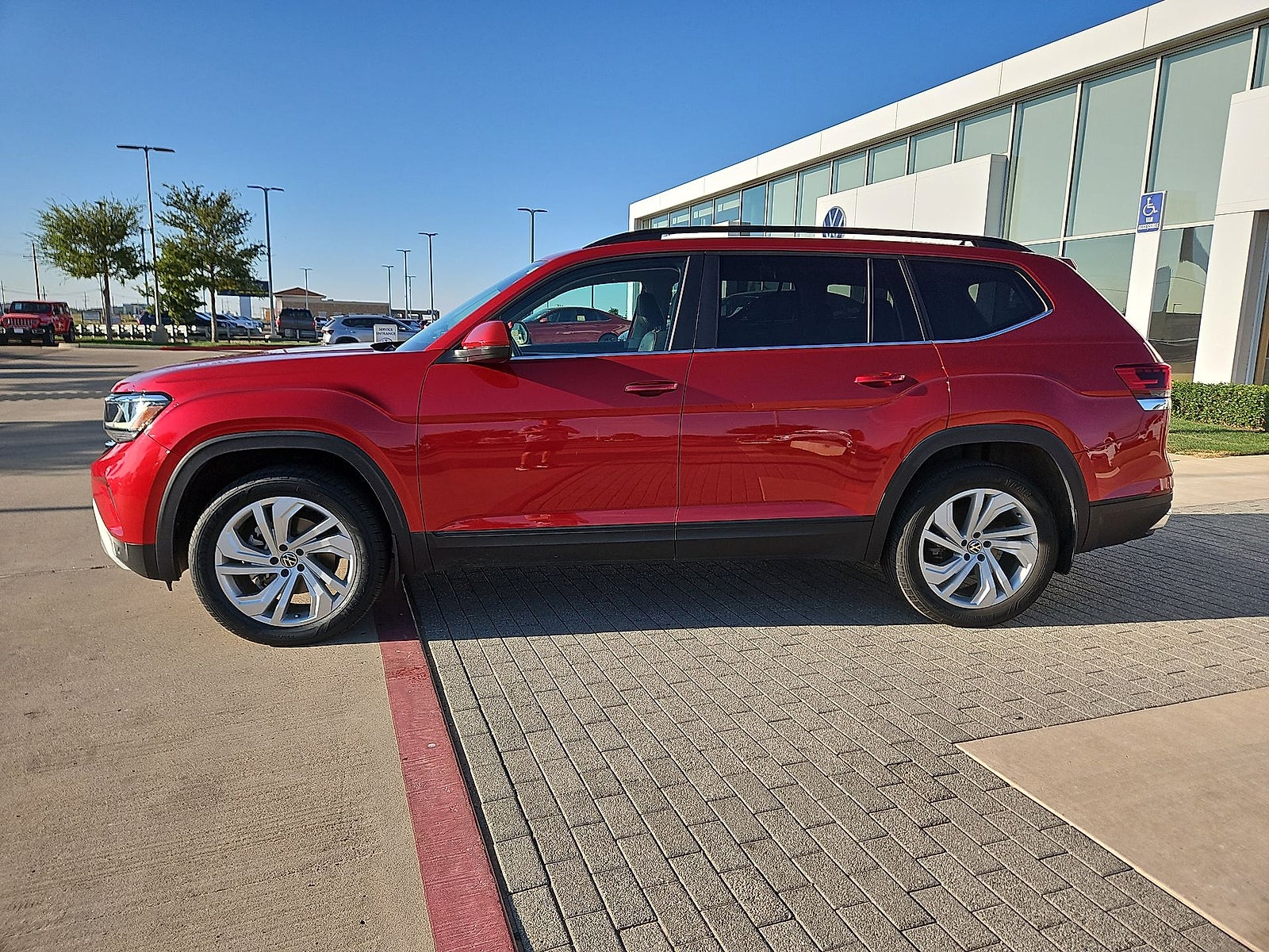 2023 Volkswagen Atlas 3.6L V6 SE w/Technology
