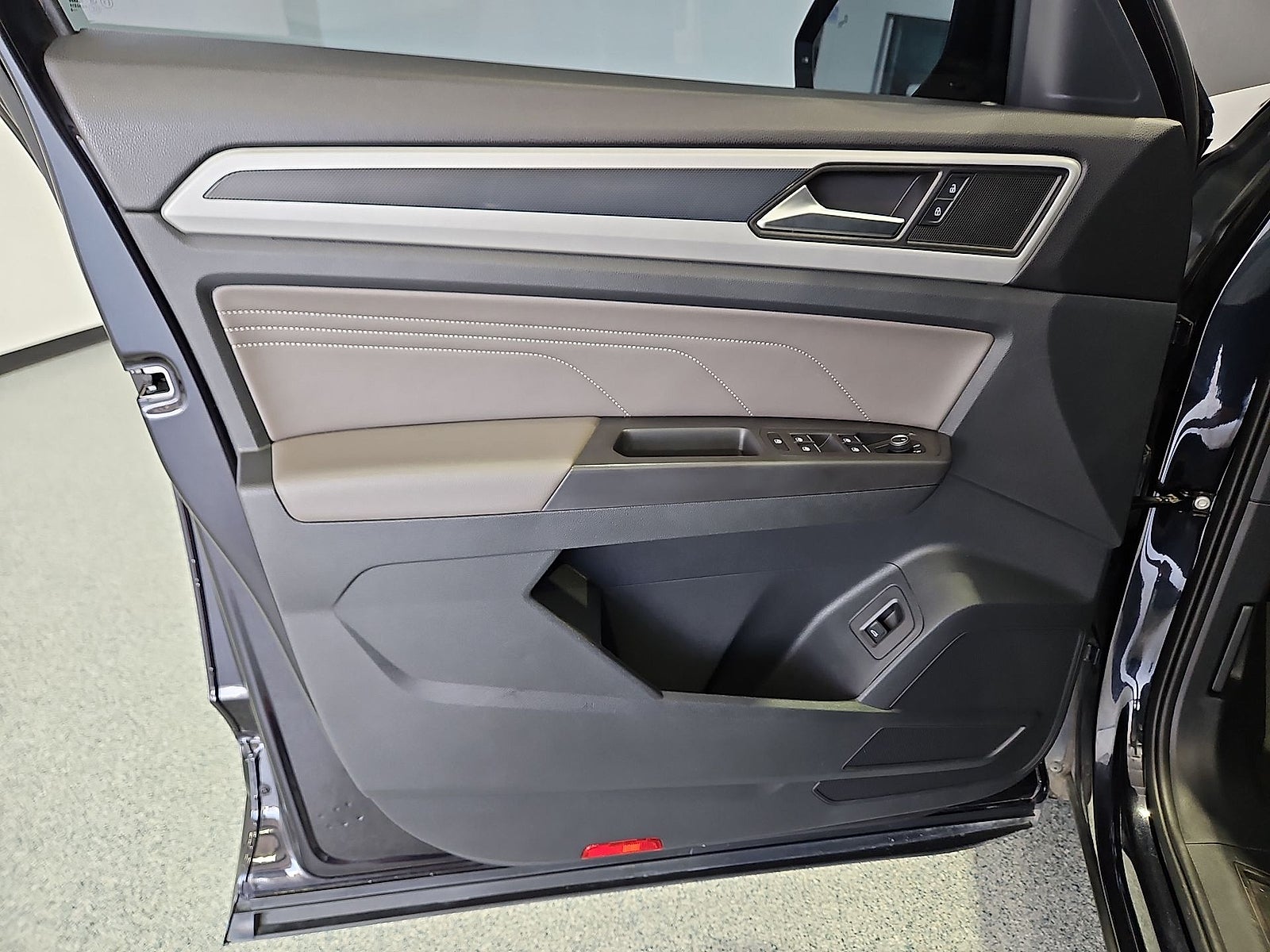 2022 Volkswagen Atlas Cross Sport 3.6L V6 SEL R-Line