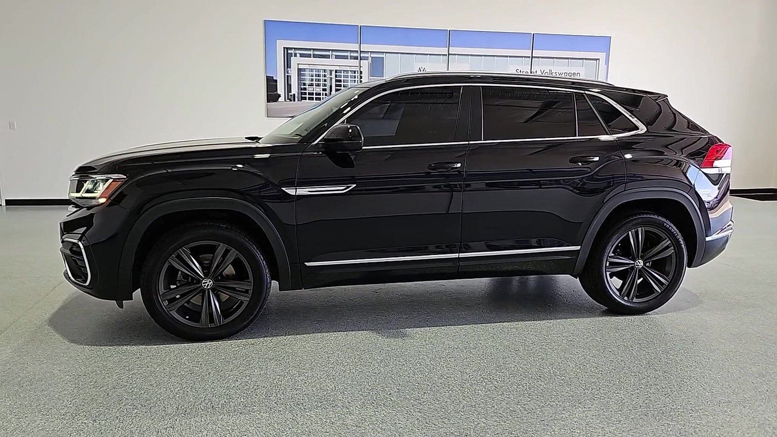 2022 Volkswagen Atlas Cross Sport 3.6L V6 SEL R-Line