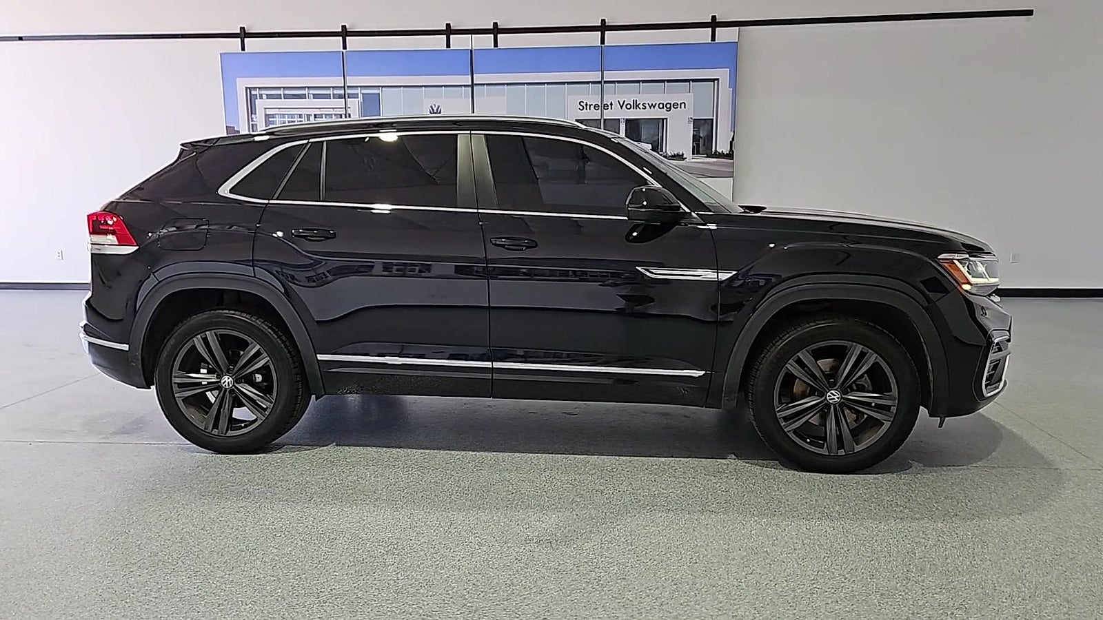 2022 Volkswagen Atlas Cross Sport 3.6L V6 SEL R-Line