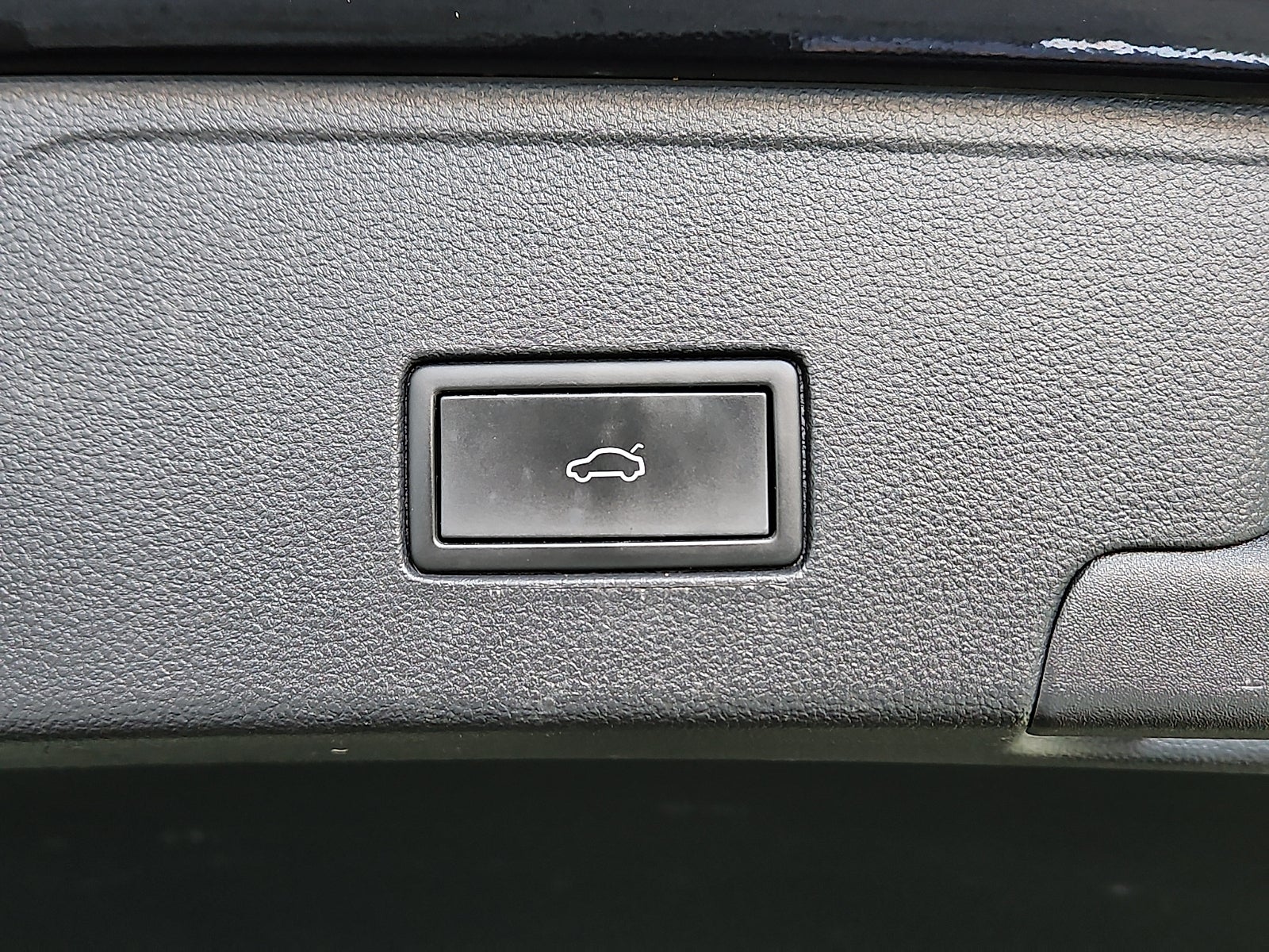 2022 Volkswagen Atlas Cross Sport 3.6L V6 SEL R-Line