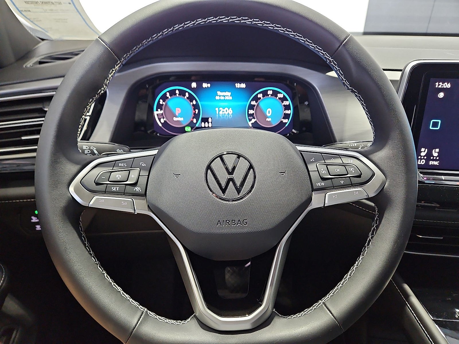 2026 Volkswagen Atlas Cross Sport SE with Technology