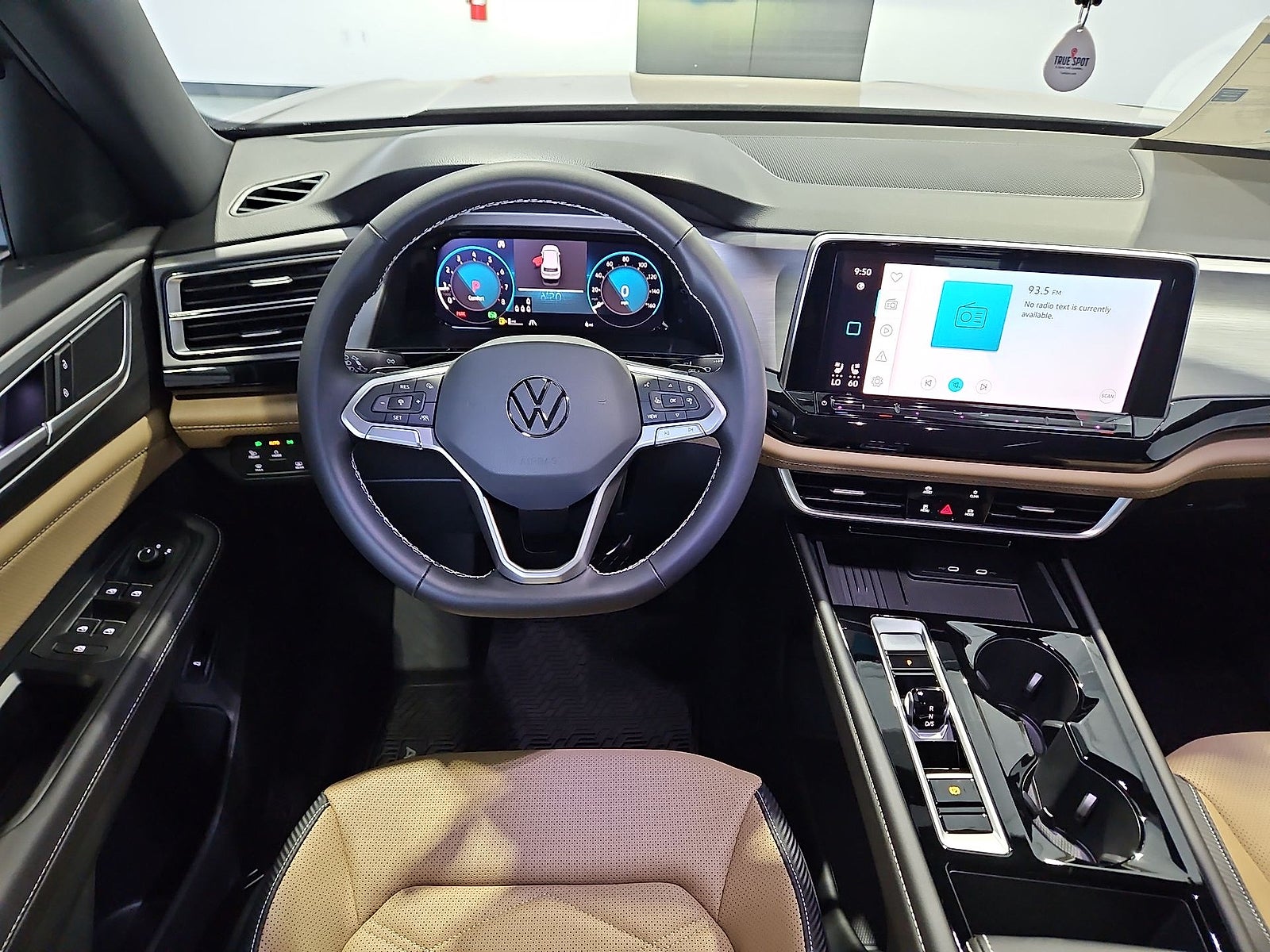 2026 Volkswagen Atlas Cross Sport SE with Technology