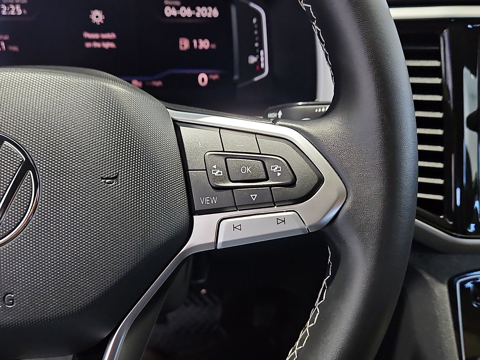 2023 Volkswagen Atlas Cross Sport 2.0T SE w/Technology