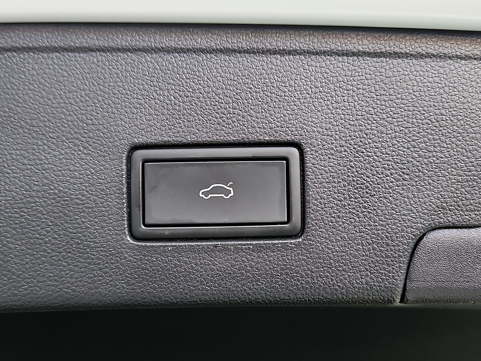 2023 Volkswagen Atlas Cross Sport 2.0T SE w/Technology