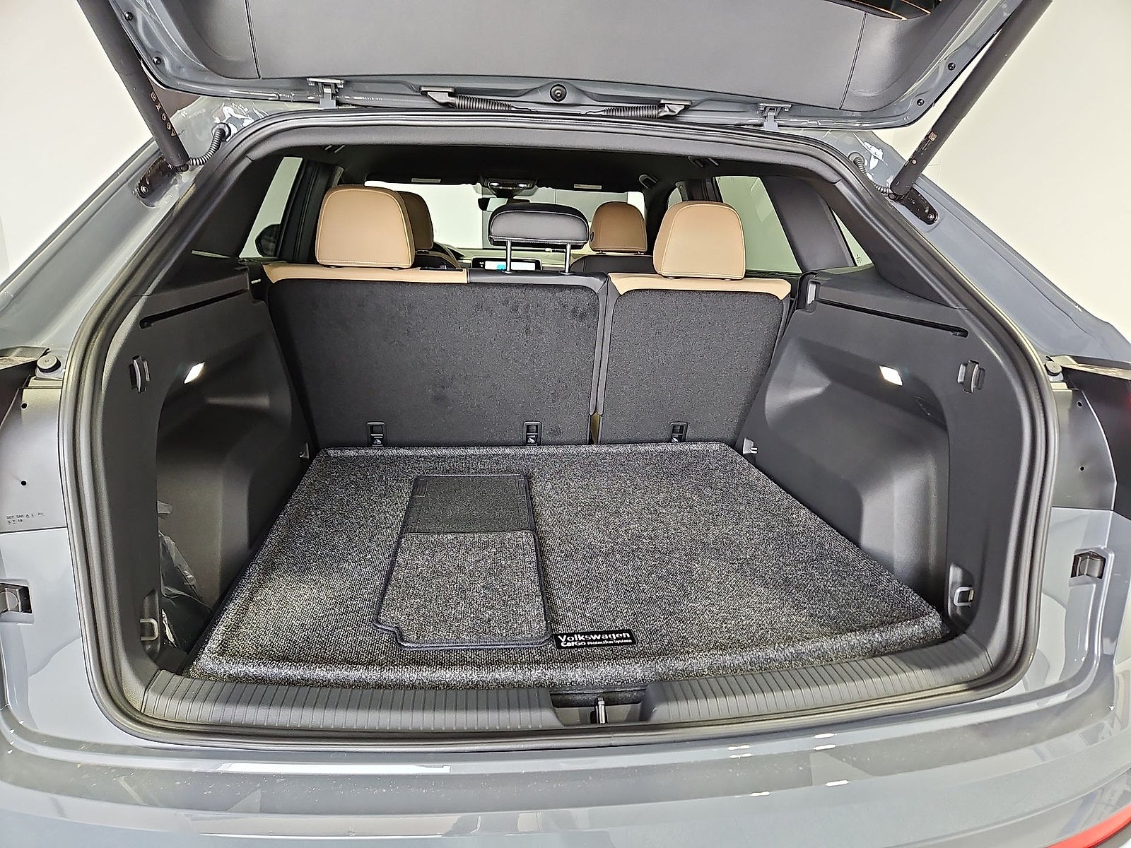 2026 Volkswagen Atlas Cross Sport SE with Technology