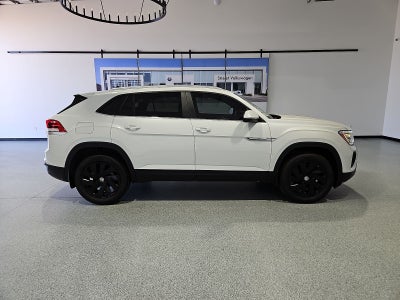 2026 Volkswagen Atlas Cross Sport SE with Technology