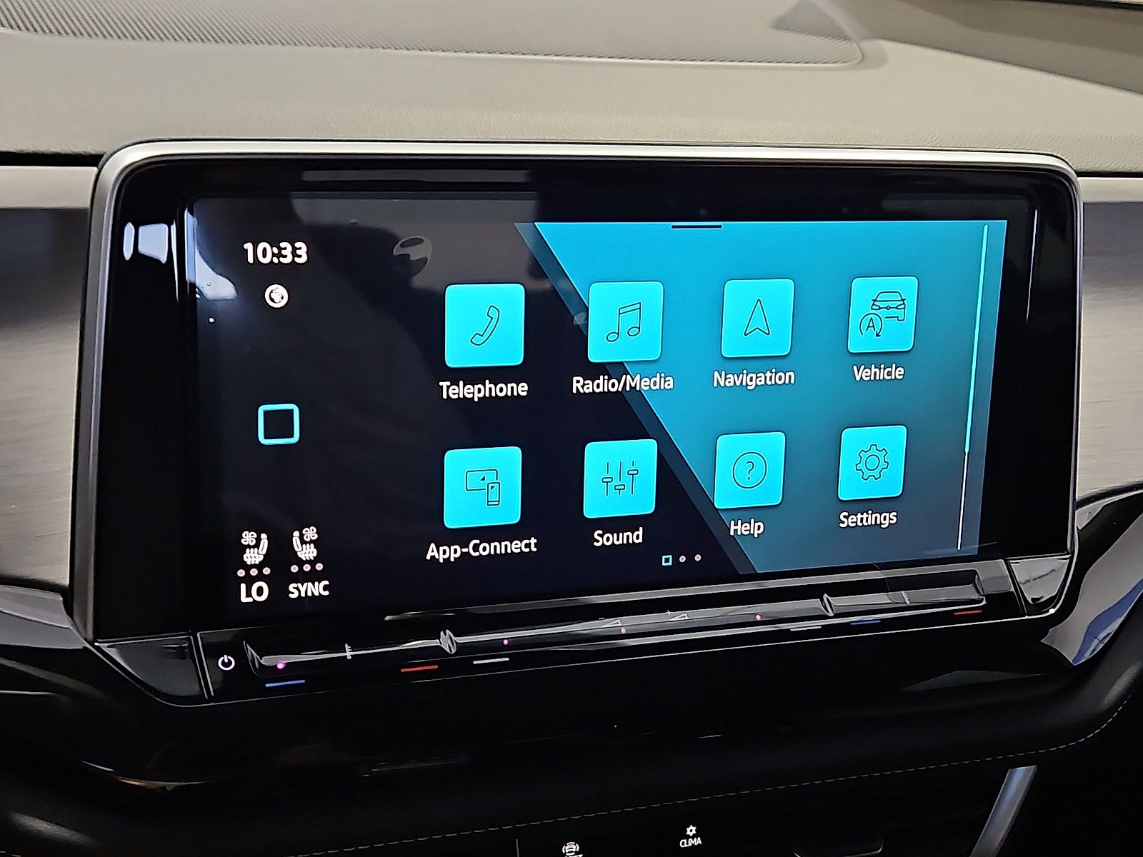 2026 Volkswagen Atlas Cross Sport SE with Technology