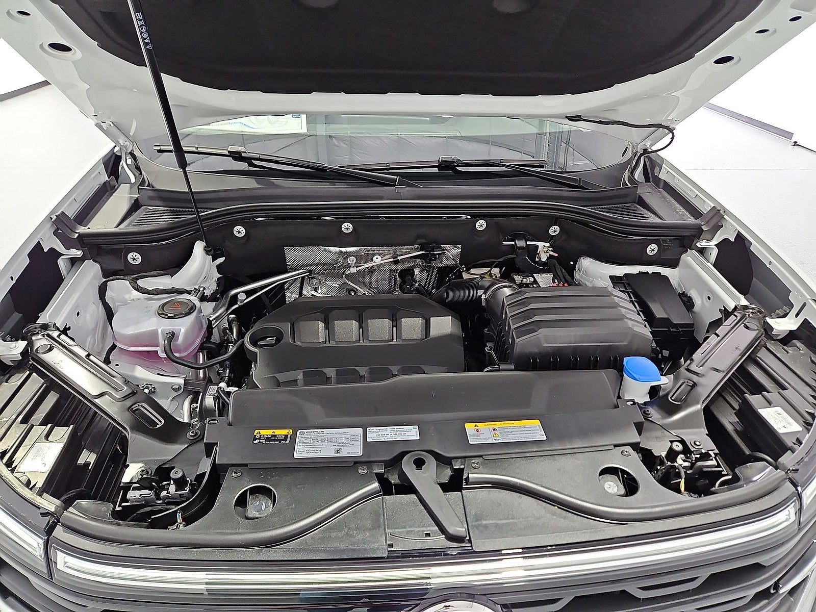 2026 Volkswagen Atlas Cross Sport SE with Technology