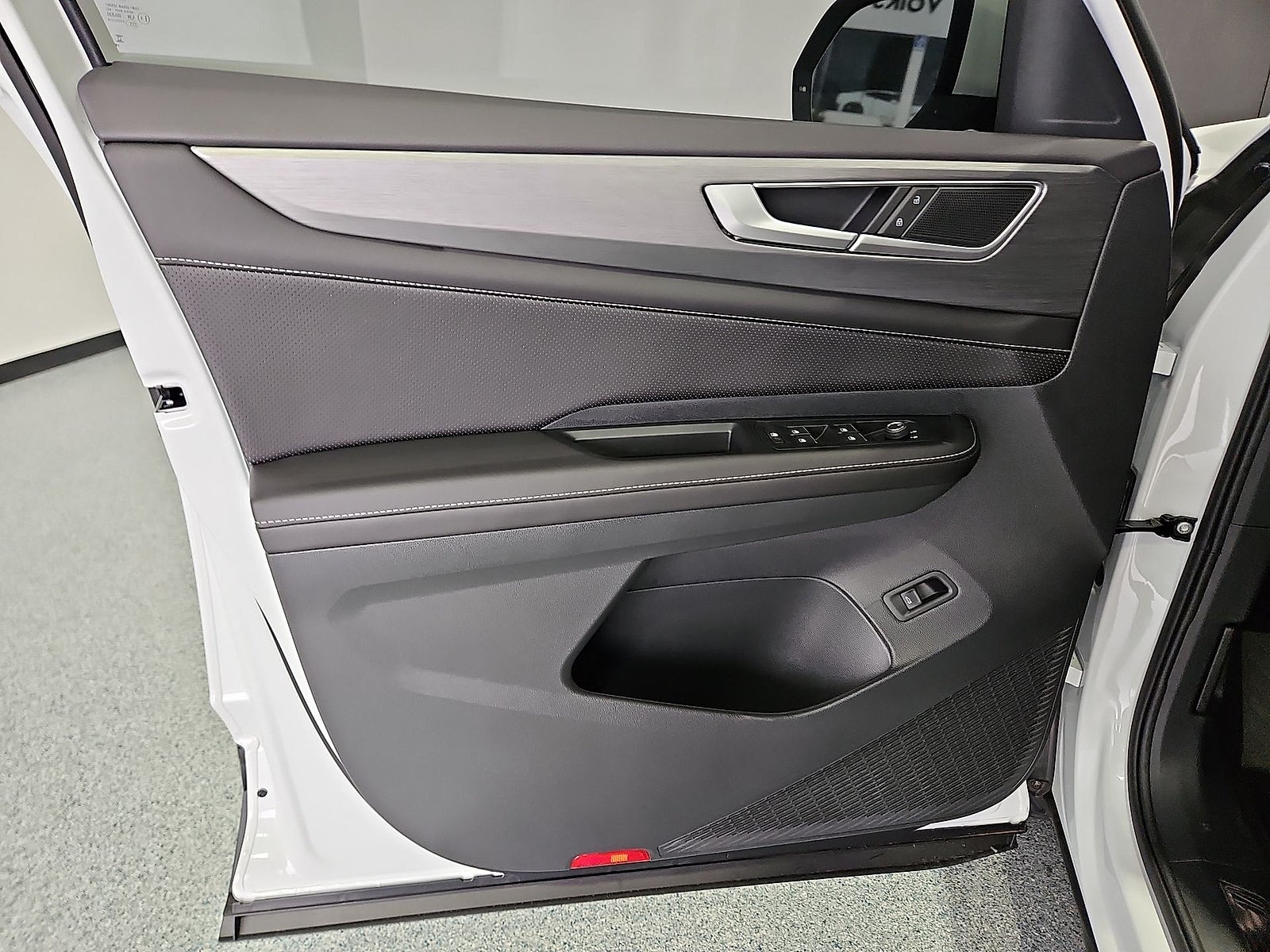 2026 Volkswagen Atlas Cross Sport SE with Technology