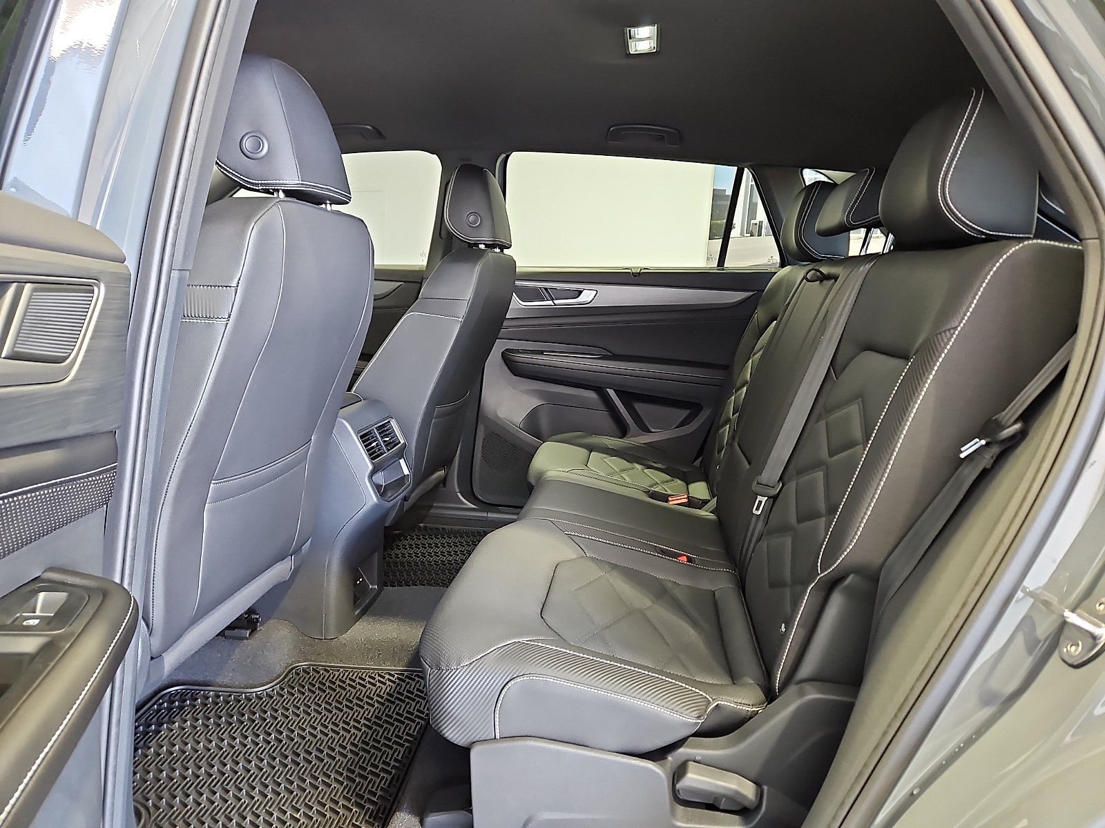 2026 Volkswagen Atlas Cross Sport SE with Technology