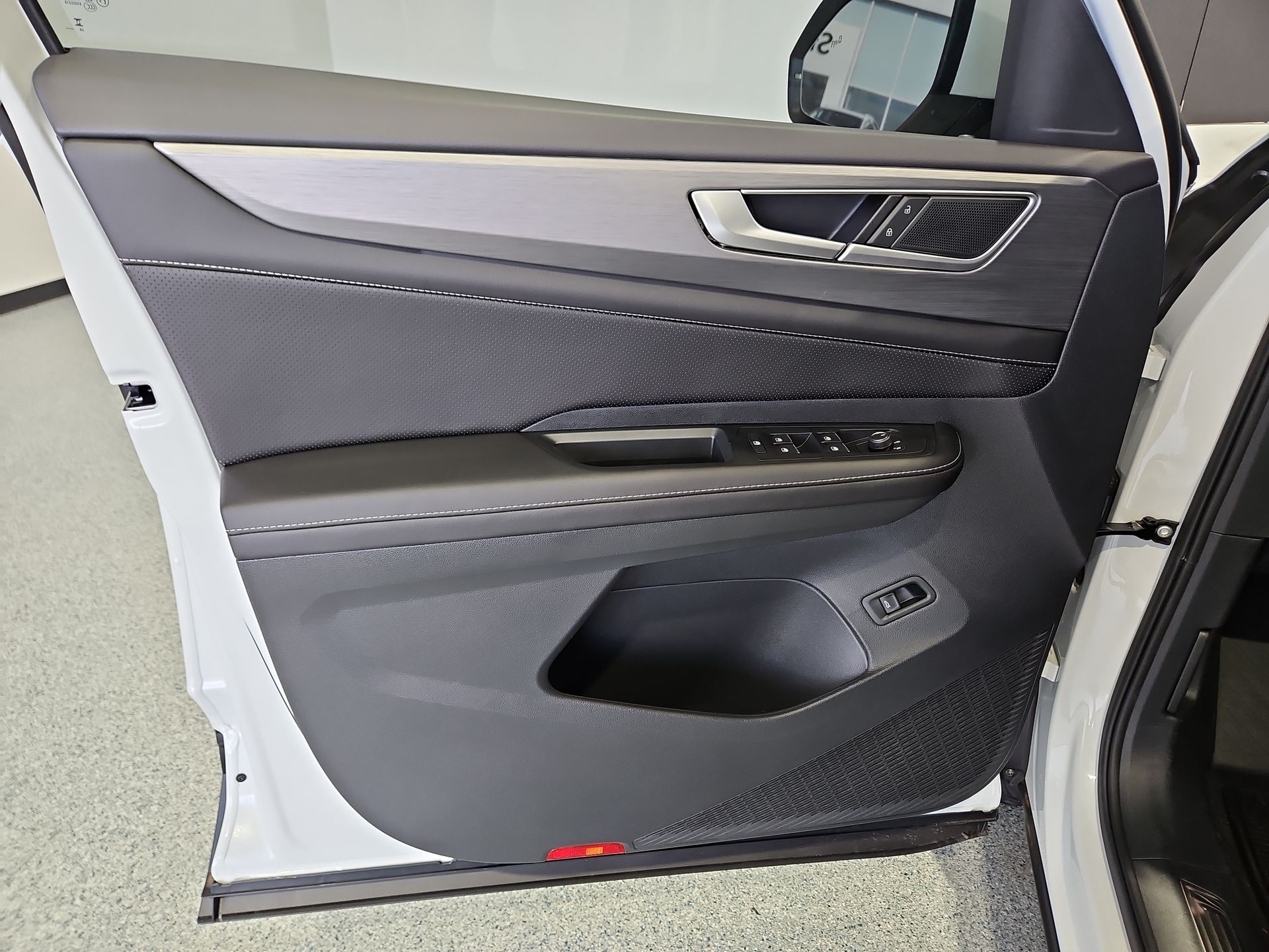 2026 Volkswagen Atlas Cross Sport SE with Technology