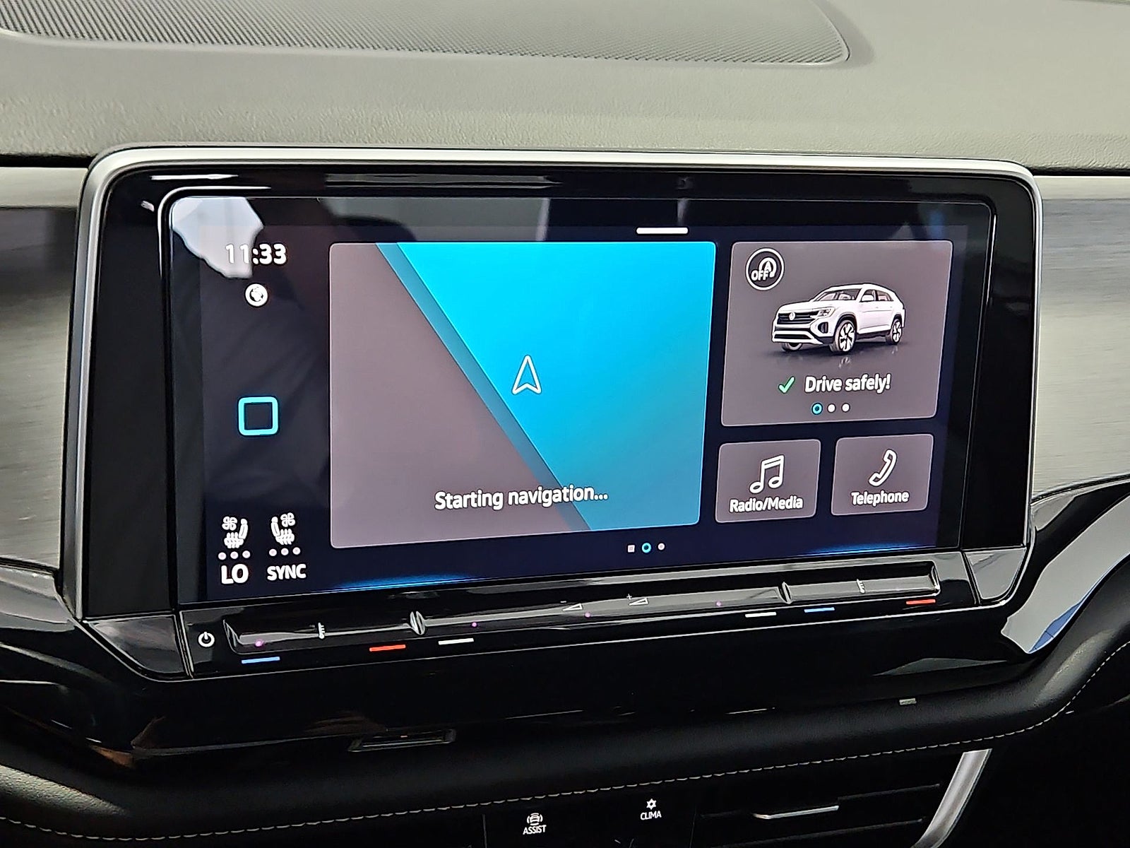 2024 Volkswagen Atlas Cross Sport 2.0T SE w/Technology