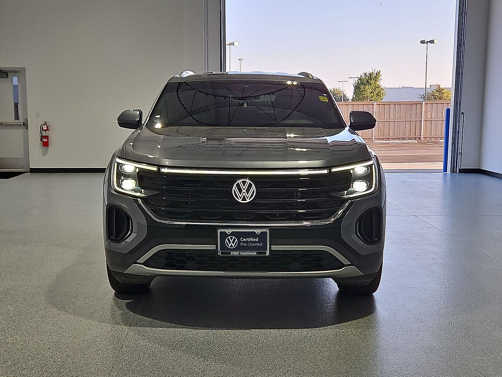 2024 Volkswagen Atlas Cross Sport 2.0T SE w/Technology