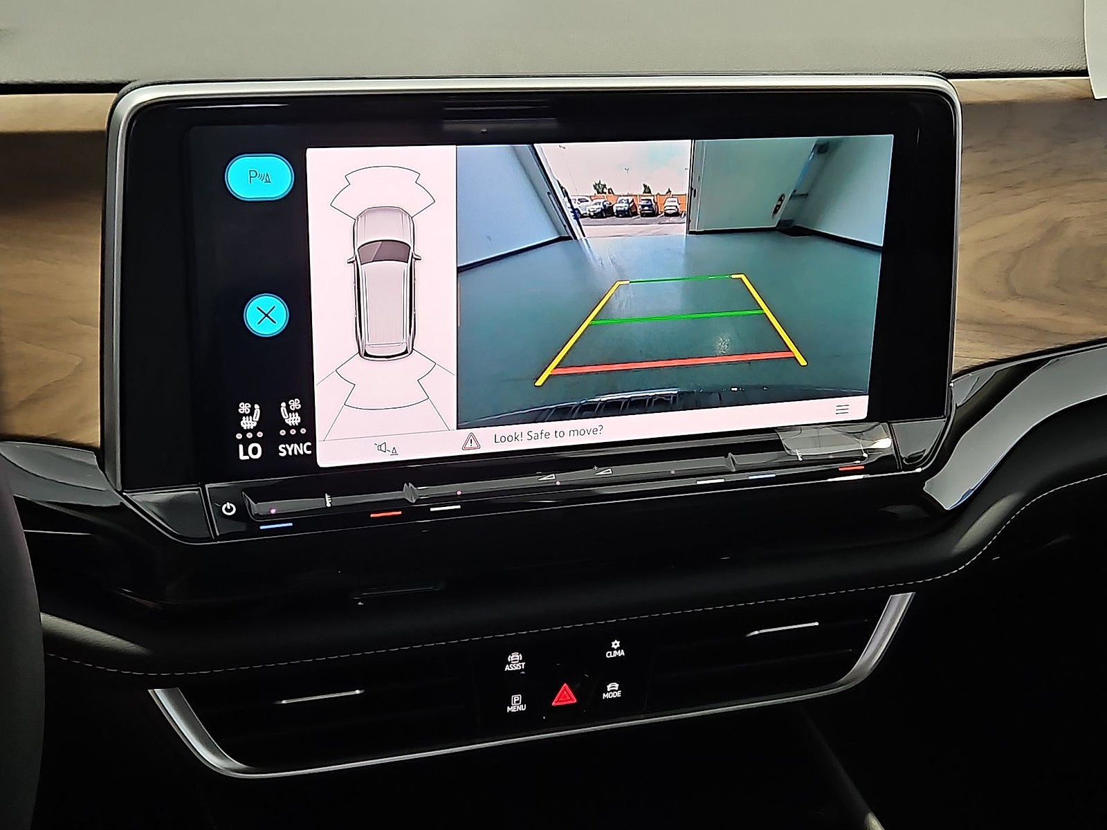 2026 Volkswagen Atlas SE with Technology
