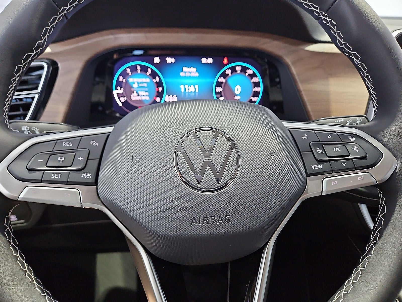 2026 Volkswagen Atlas SE with Technology