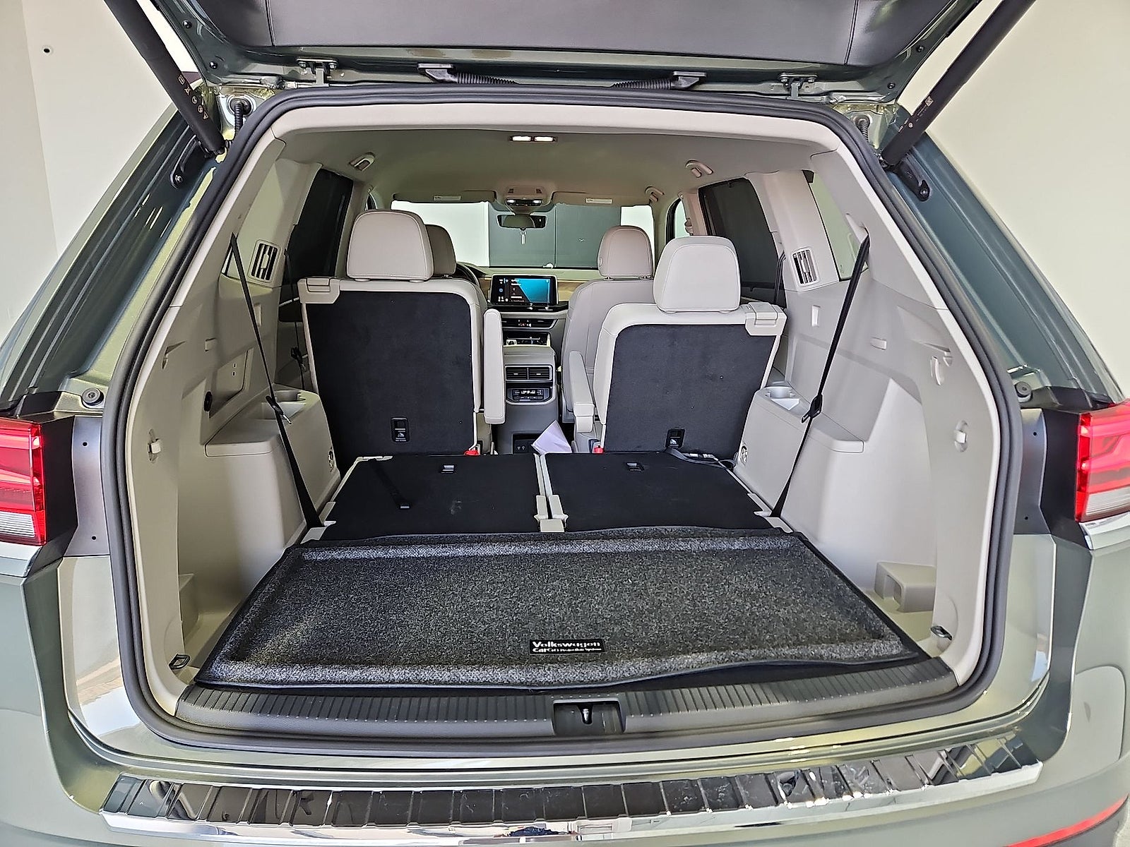 2026 Volkswagen Atlas SE with Technology