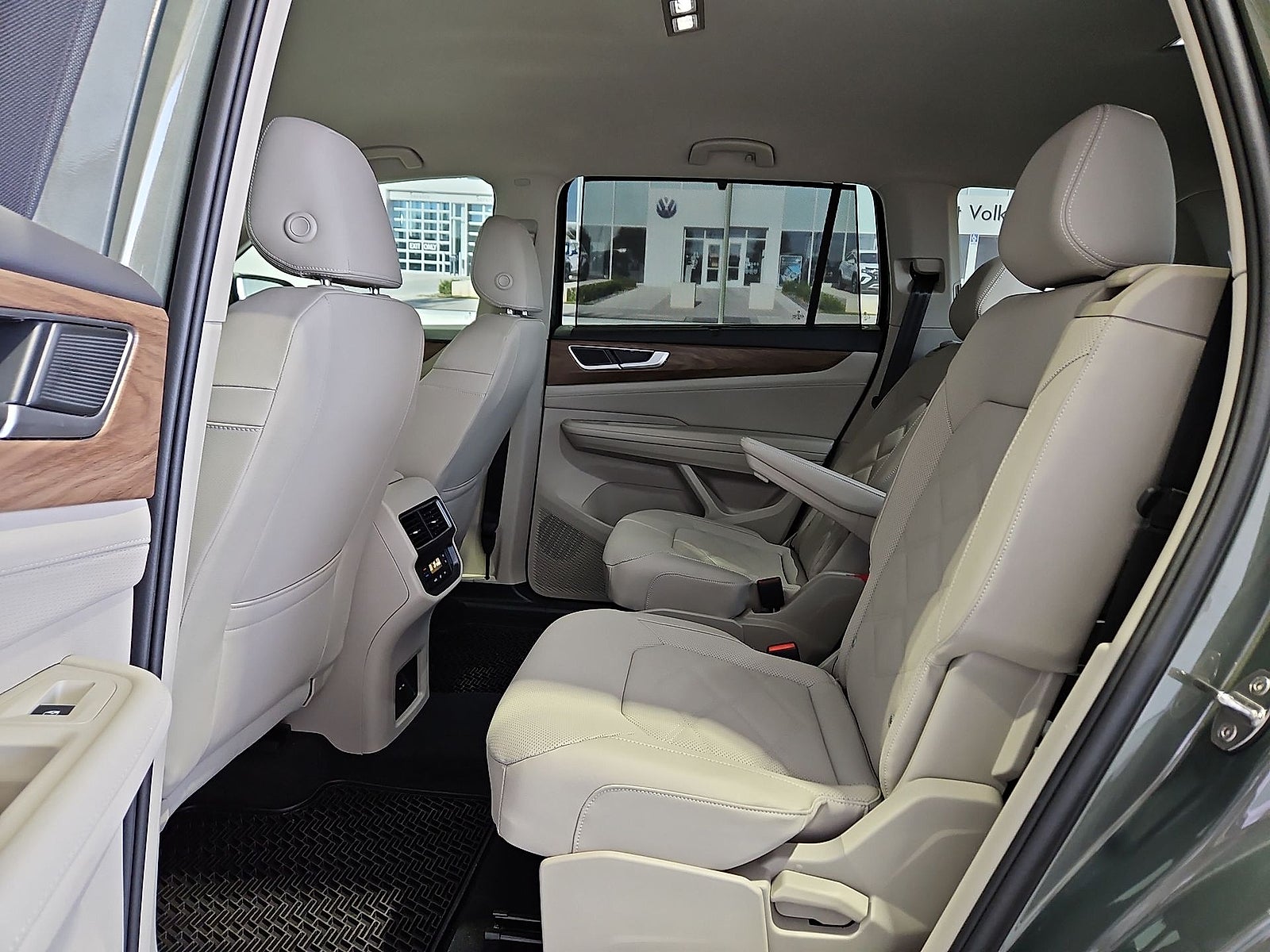 2026 Volkswagen Atlas SE with Technology