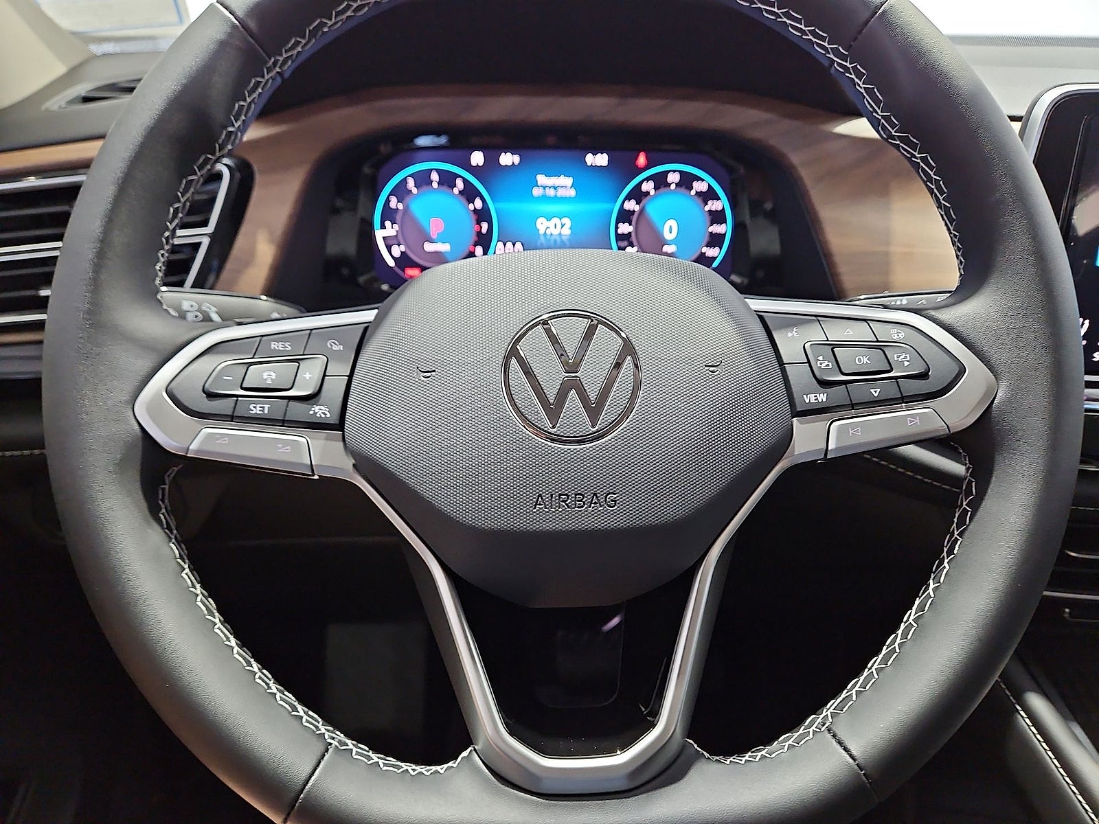 2026 Volkswagen Atlas SE with Technology