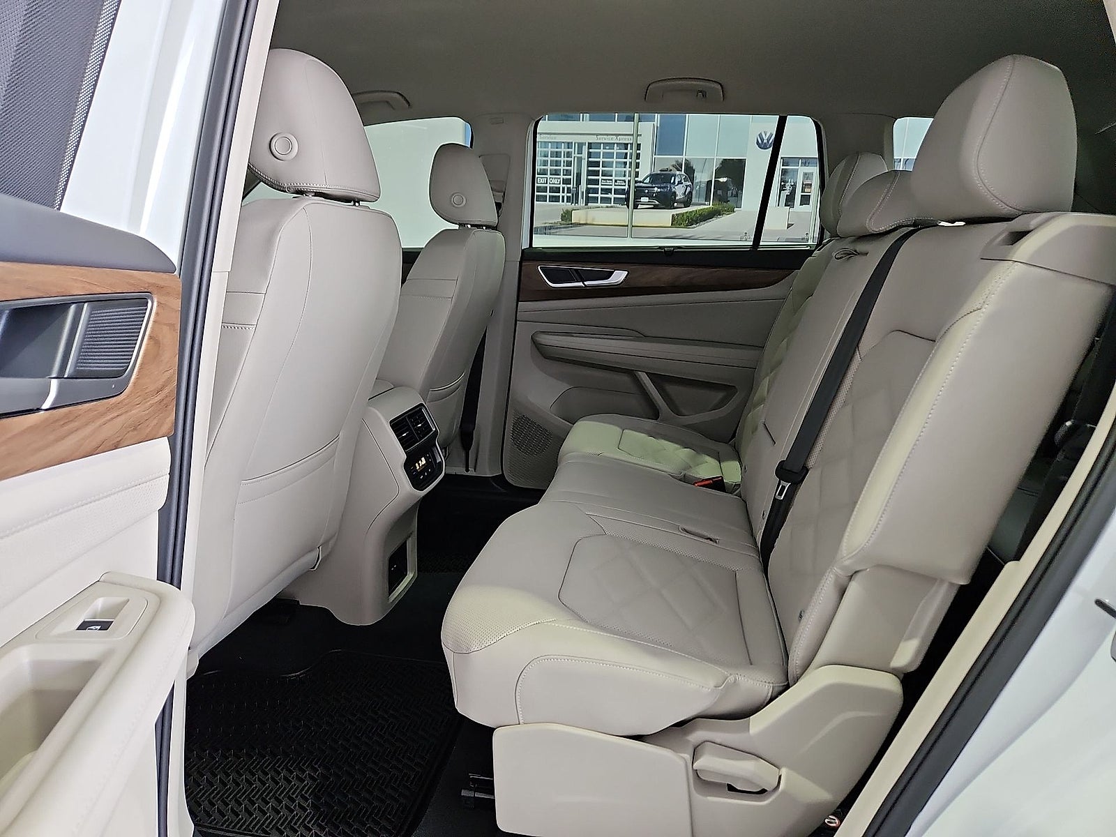 2026 Volkswagen Atlas SE with Technology