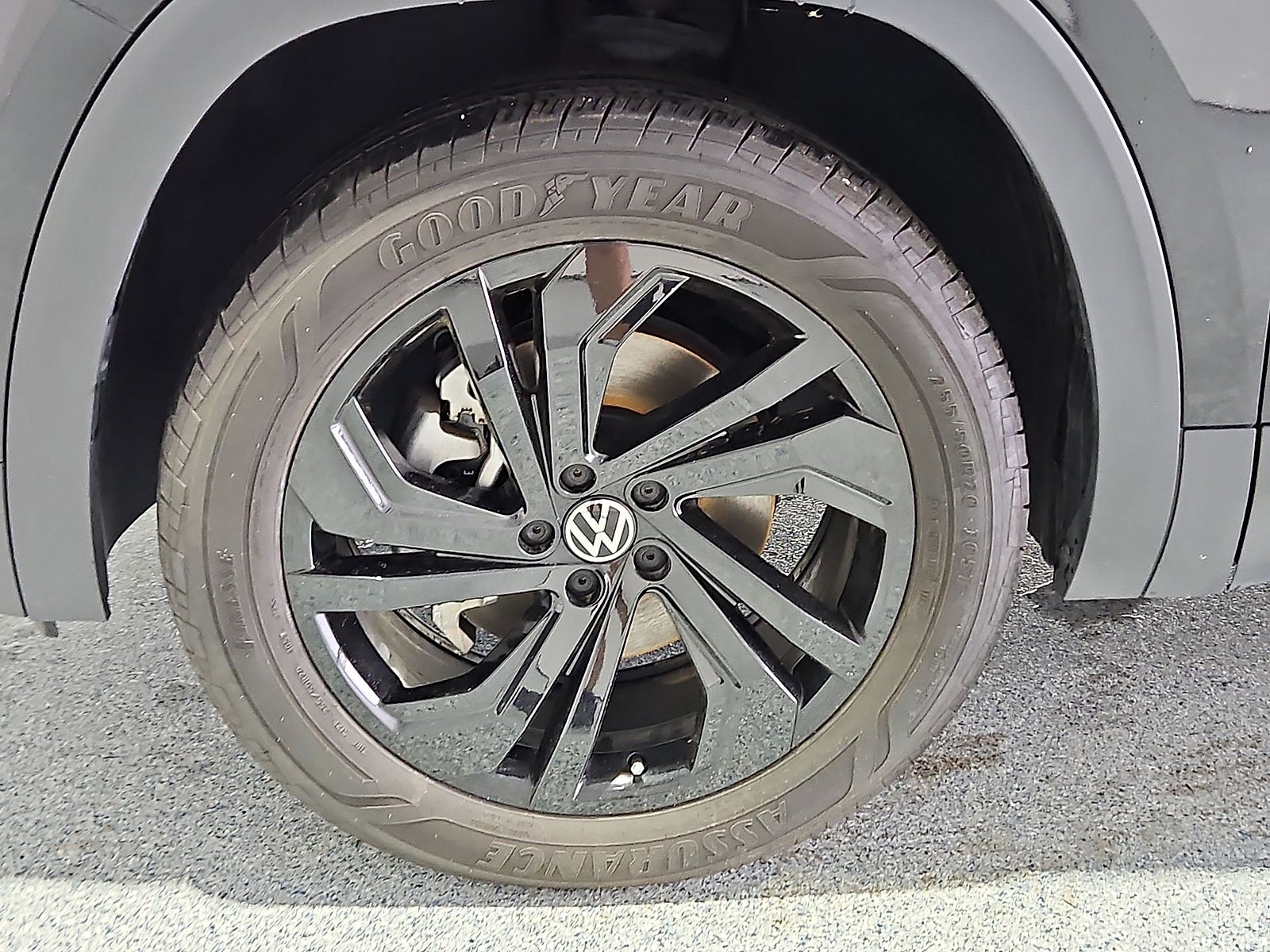 2023 Volkswagen Atlas 3.6L V6 SE w/Technology