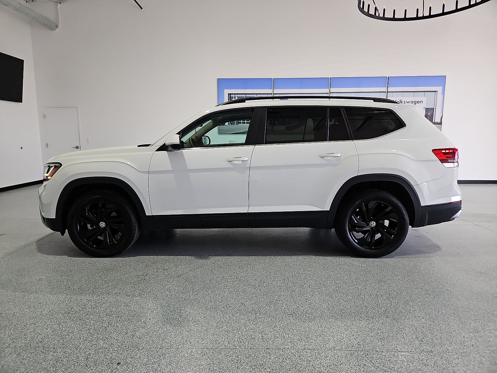 2023 Volkswagen Atlas 3.6L V6 SE w/Technology