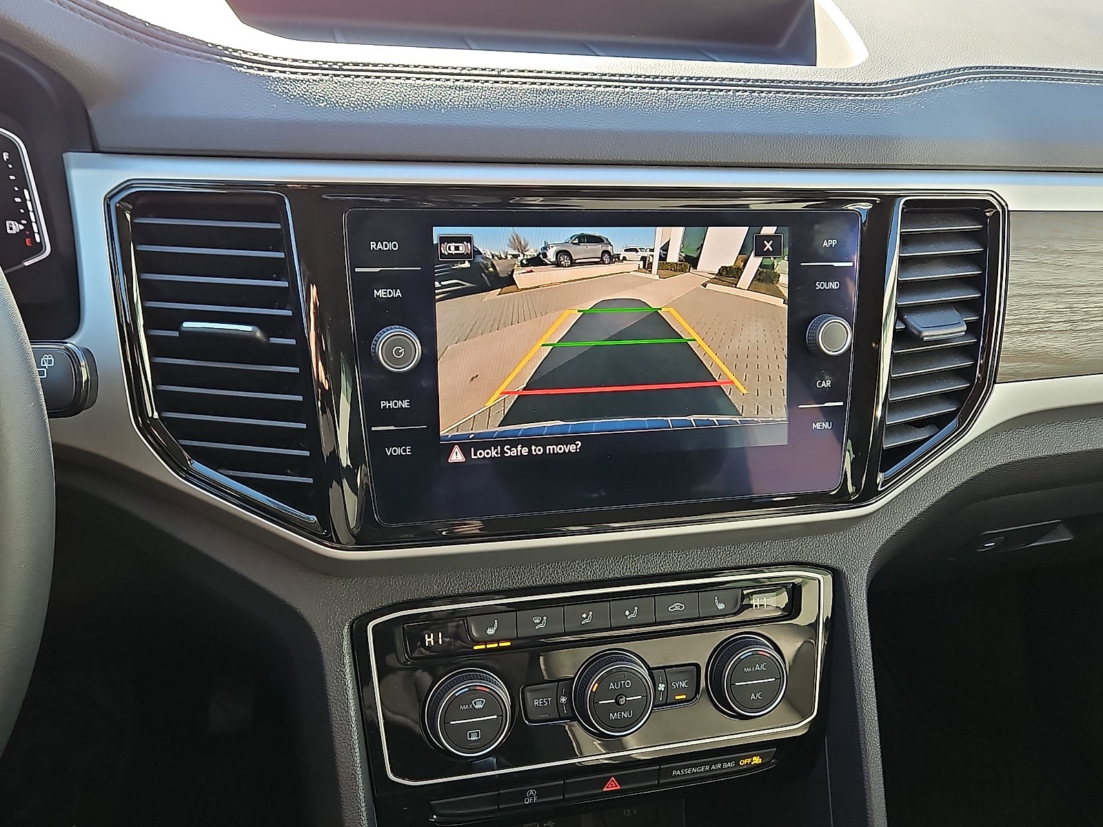 2022 Volkswagen Atlas 3.6L V6 SE w/Technology