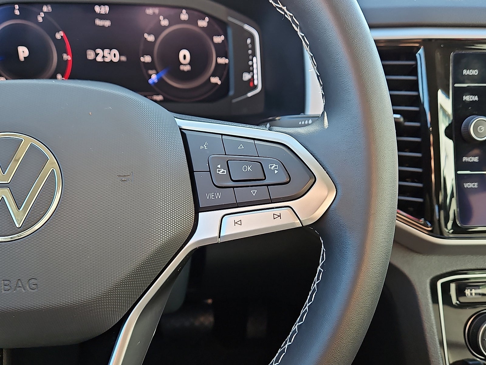 2022 Volkswagen Atlas 3.6L V6 SE w/Technology